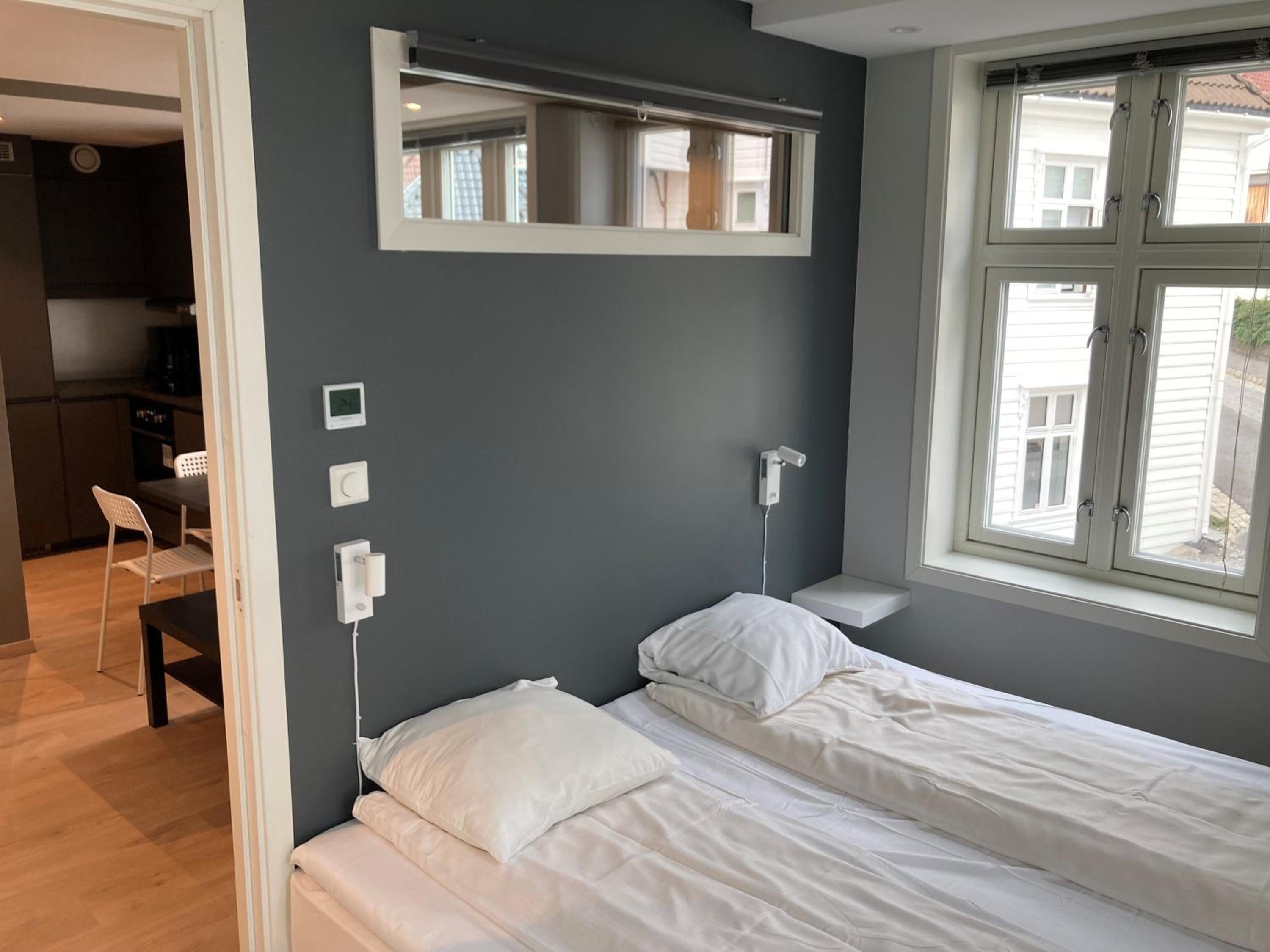One-Bedroom Apartment - Photo 3