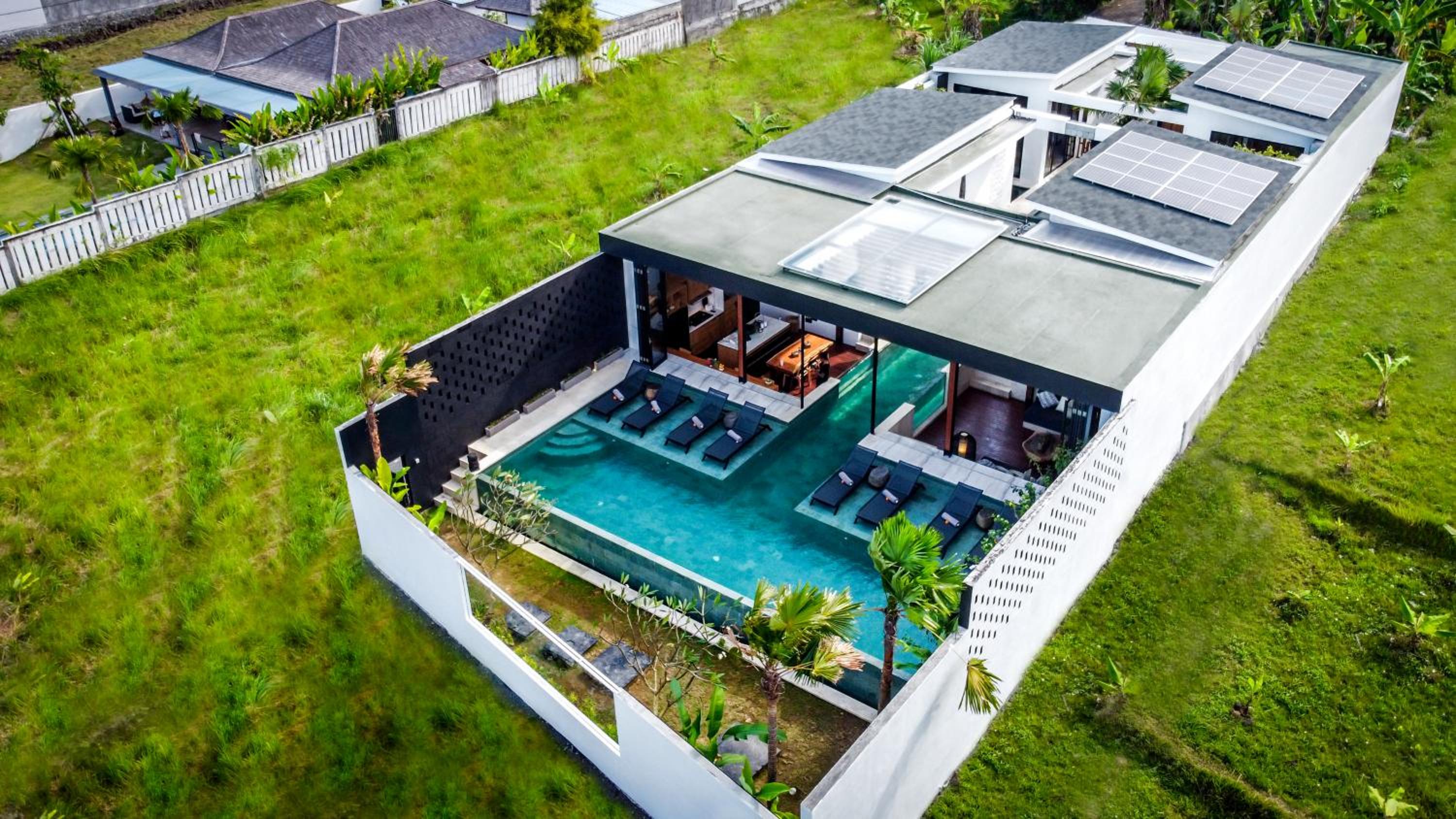 Villa photo 2