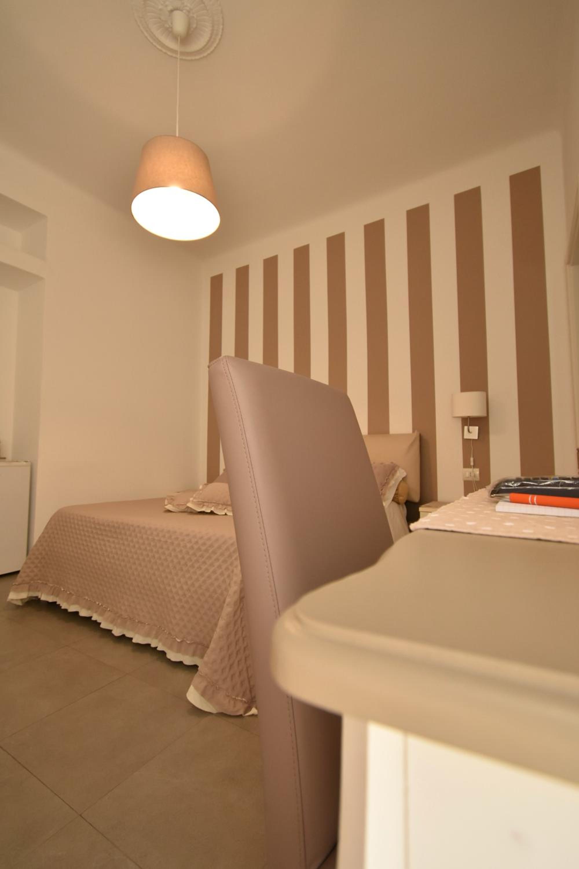 Double Room - Photo 9