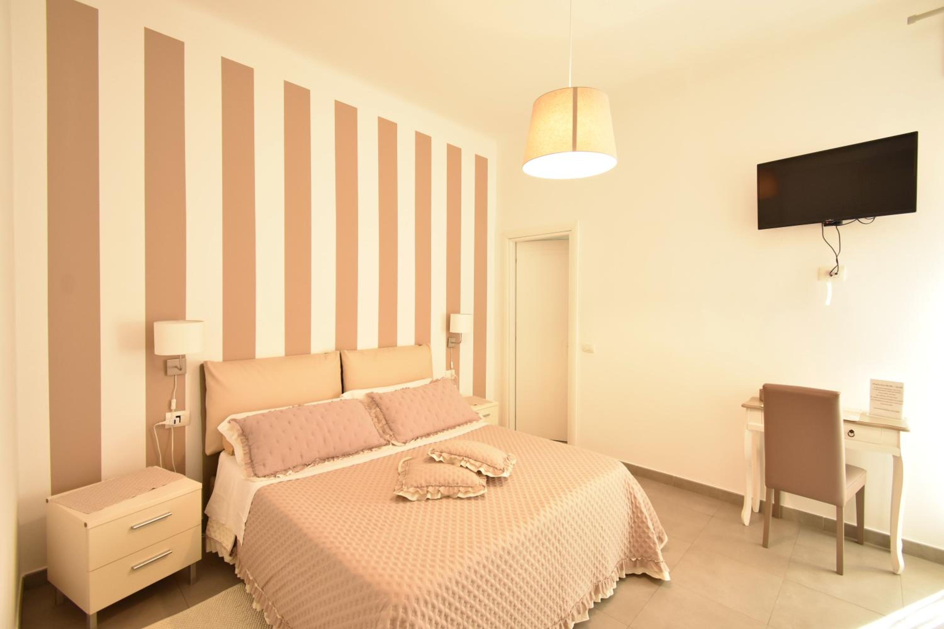 Double Room - Photo 10