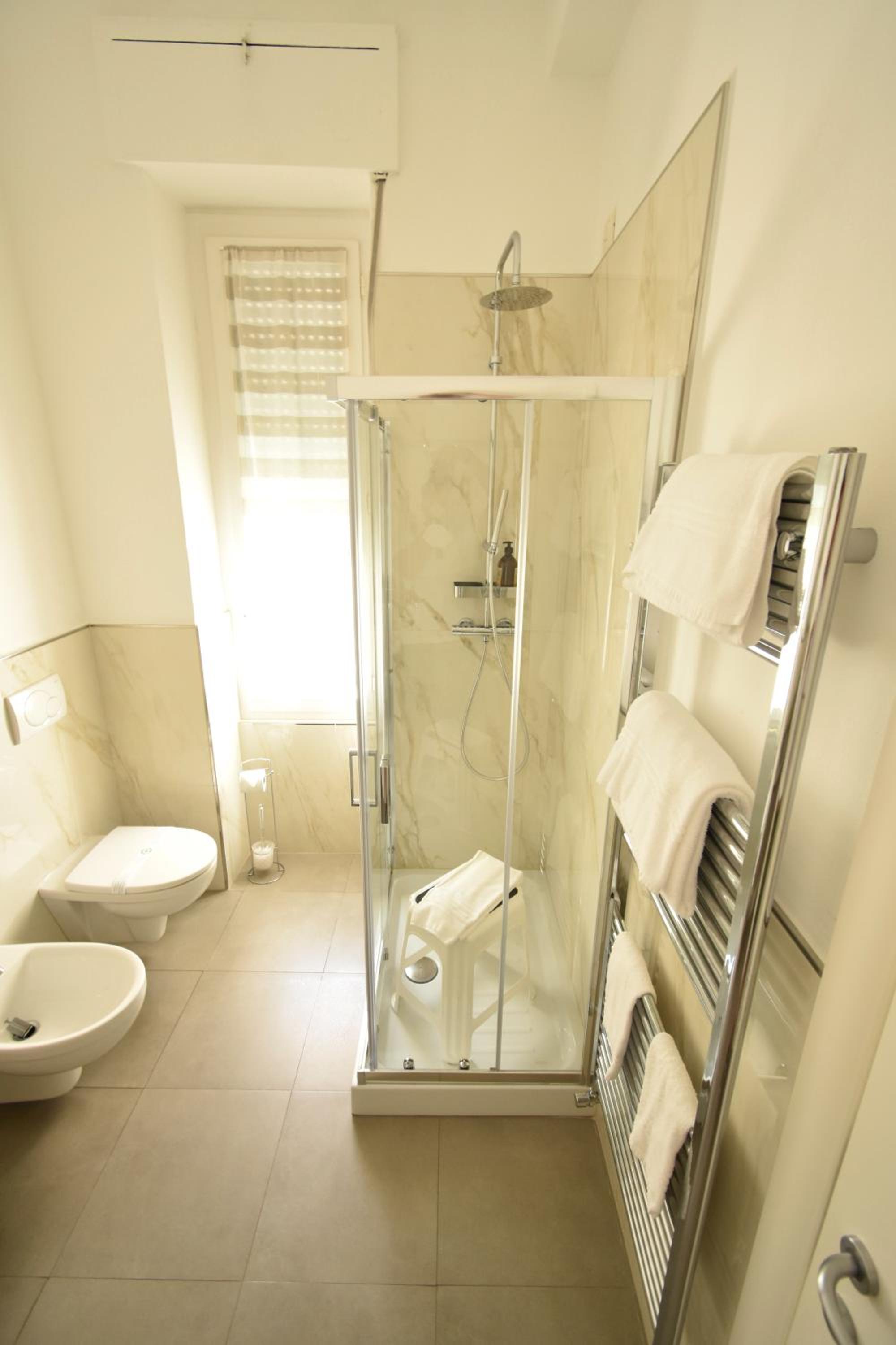Double Room - Photo 17