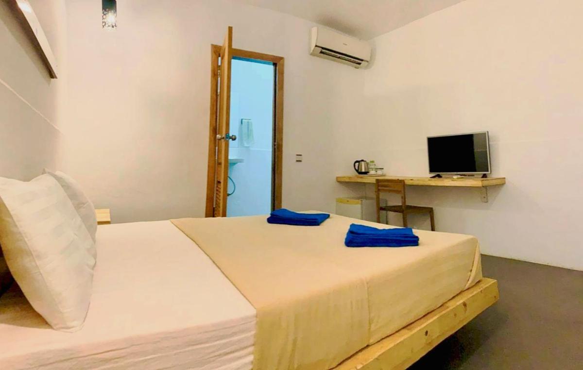 Double Room with Private Bathroom - Photo 2