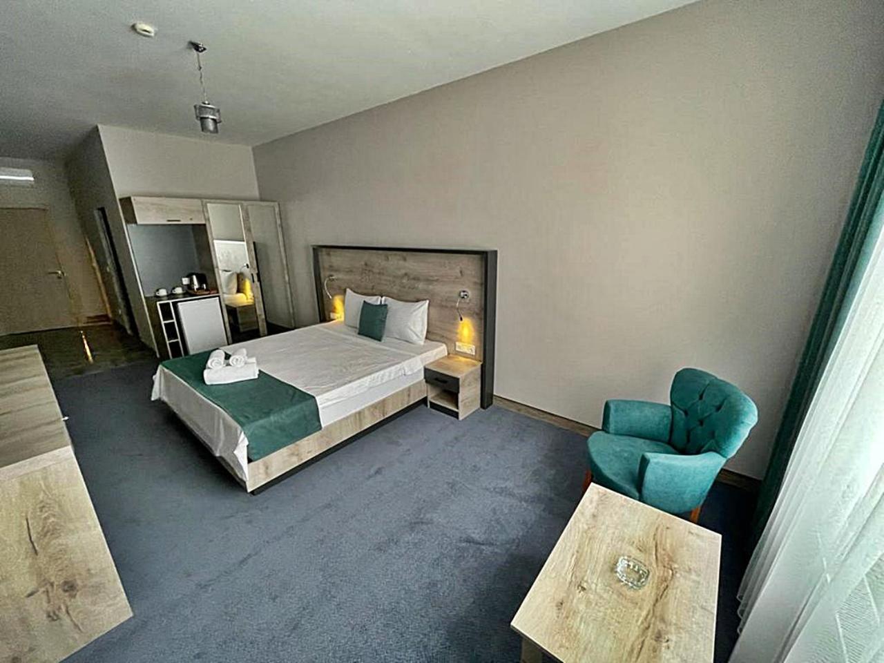 Deluxe Double Room with Shower photo 2