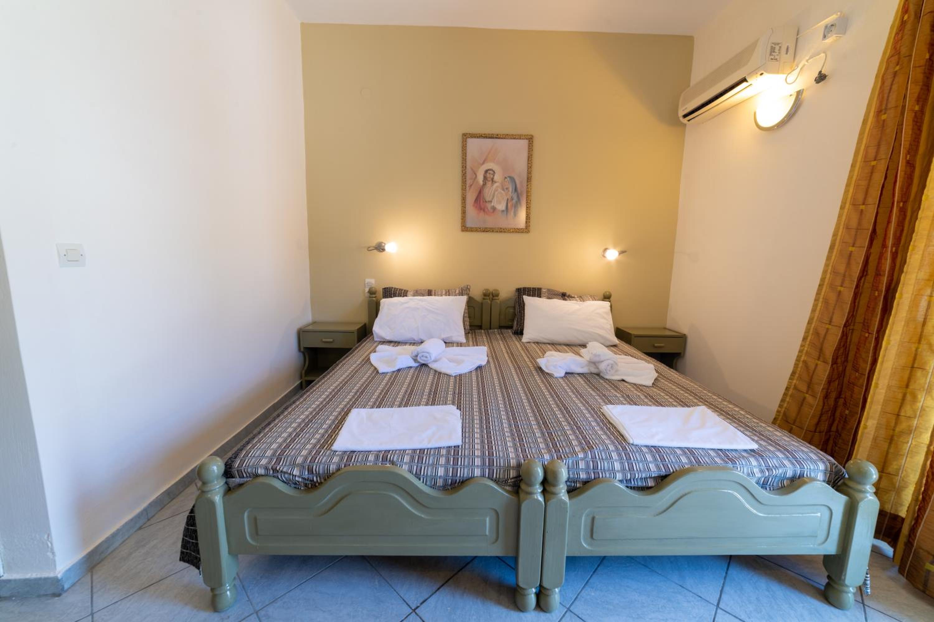 Deluxe Triple Room photo 2