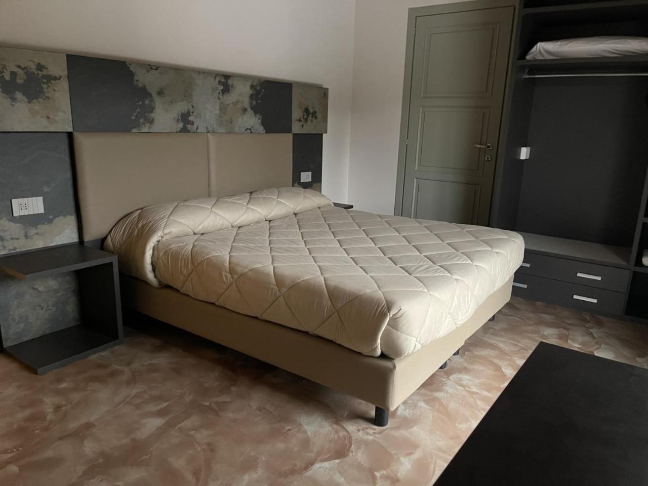 King Room with Pool View - Photo 2