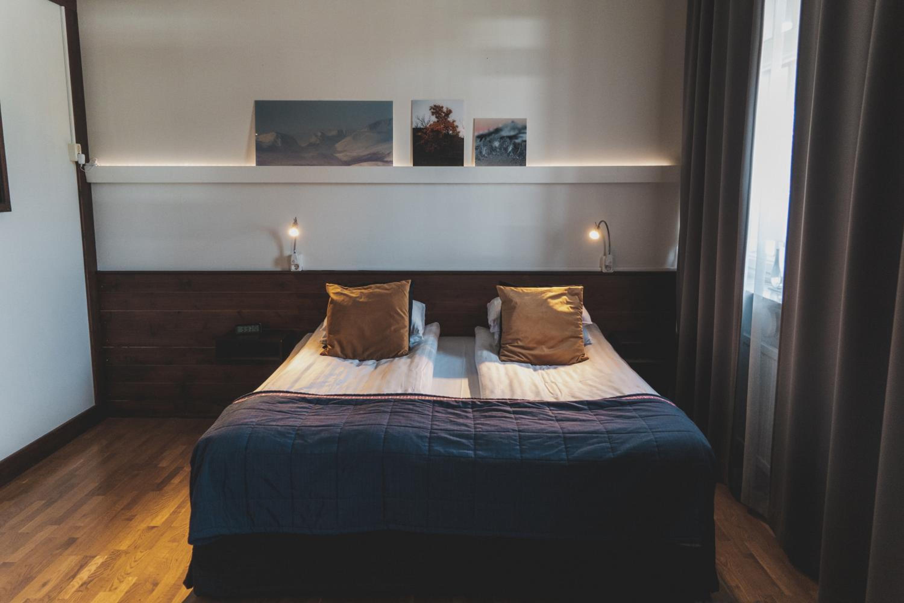 Family King Suite with Sofa Bed thumbnail 5