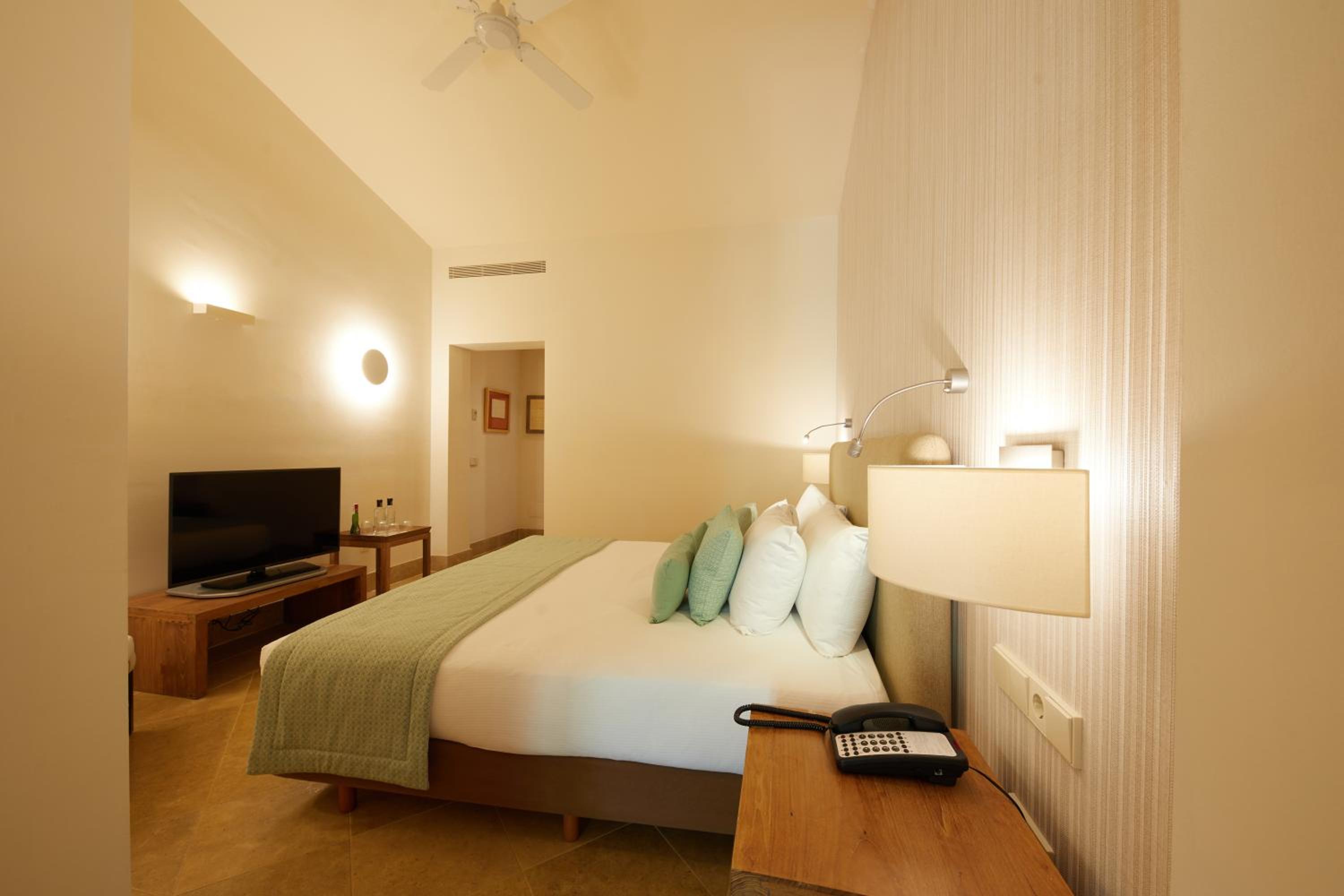 Junior Suite at Ponent - Photo 5
