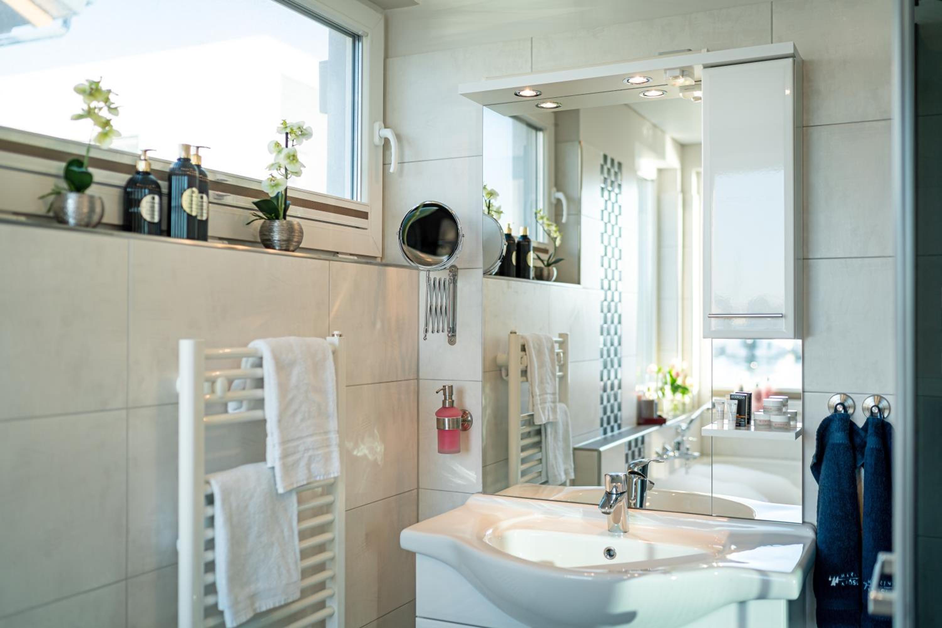 Two-Bedroom House with en suite Bathtub 2 - Photo 7