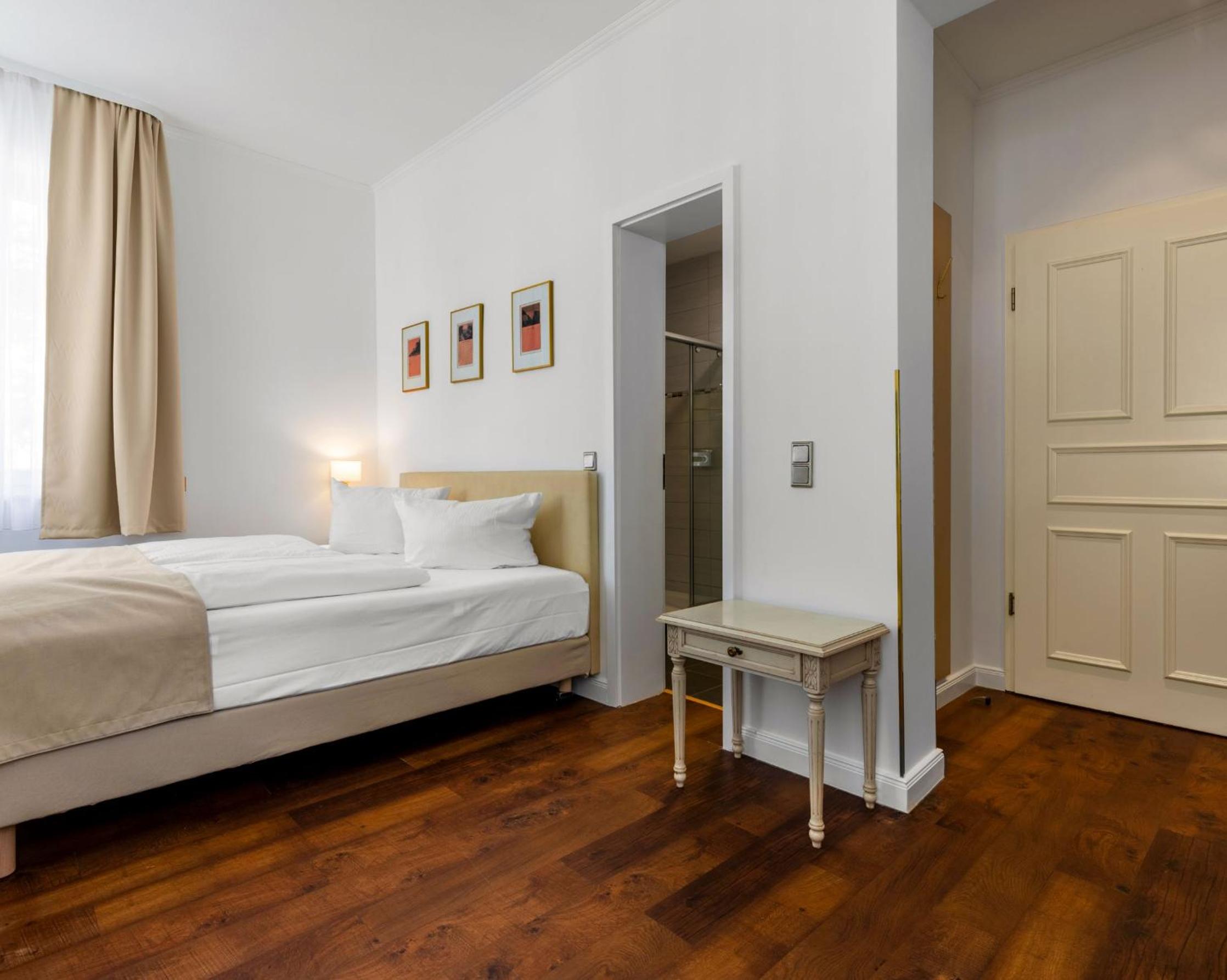 Standard Double Room photo 3