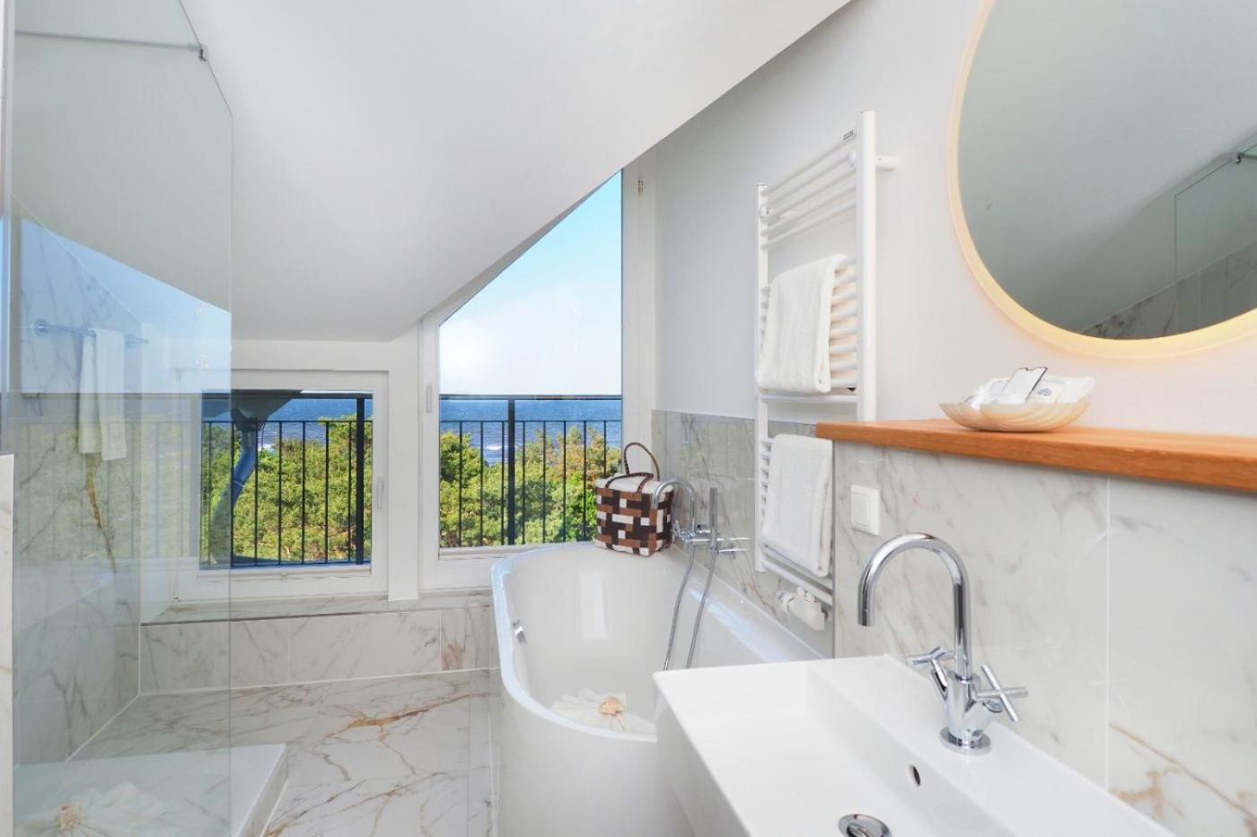 Deluxe Sea Room - Photo 10