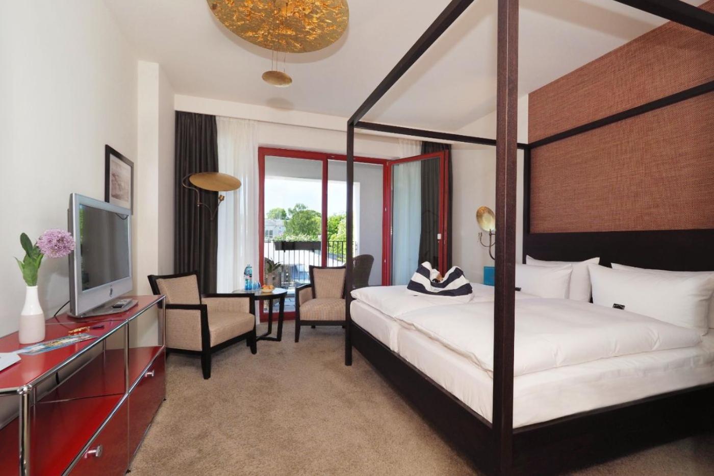 Comfort Room Land Side