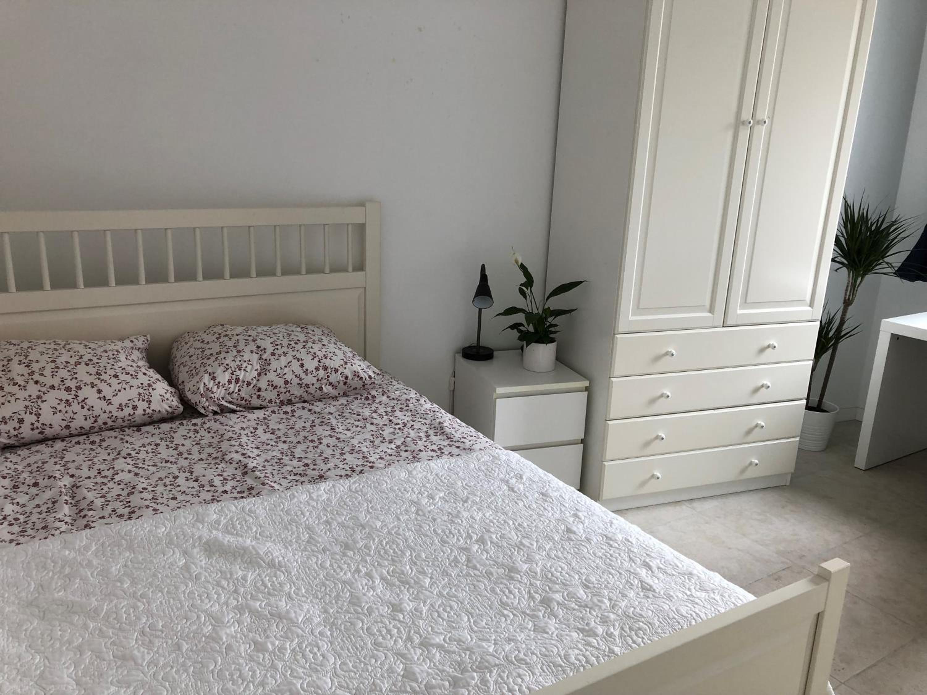 Double Room with Shared Bathroom photo 1