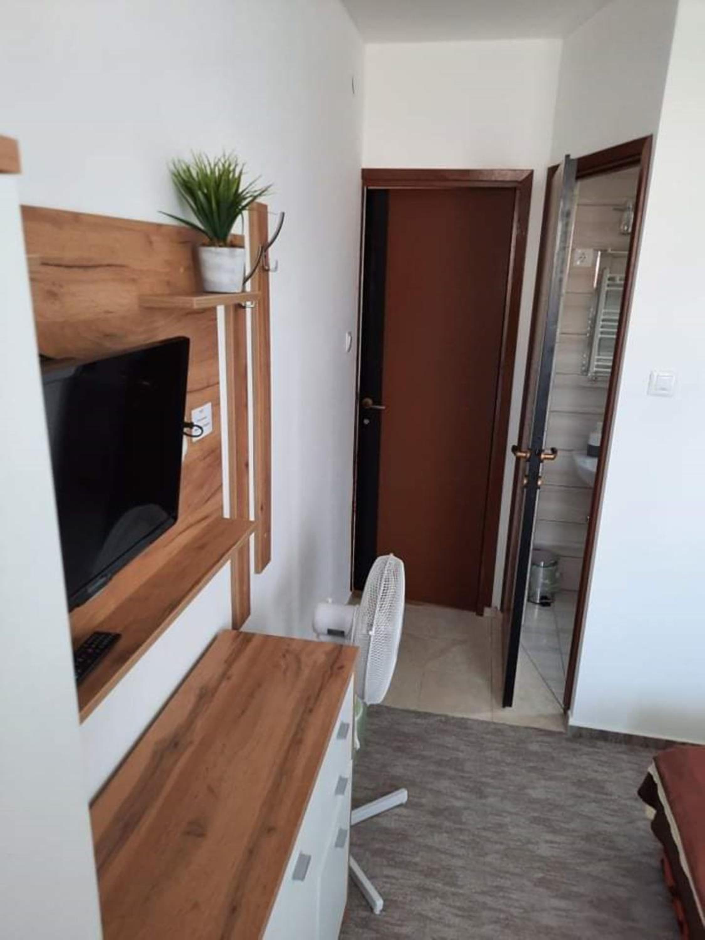 Double or Twin Room with Private Bathroom photo 3
