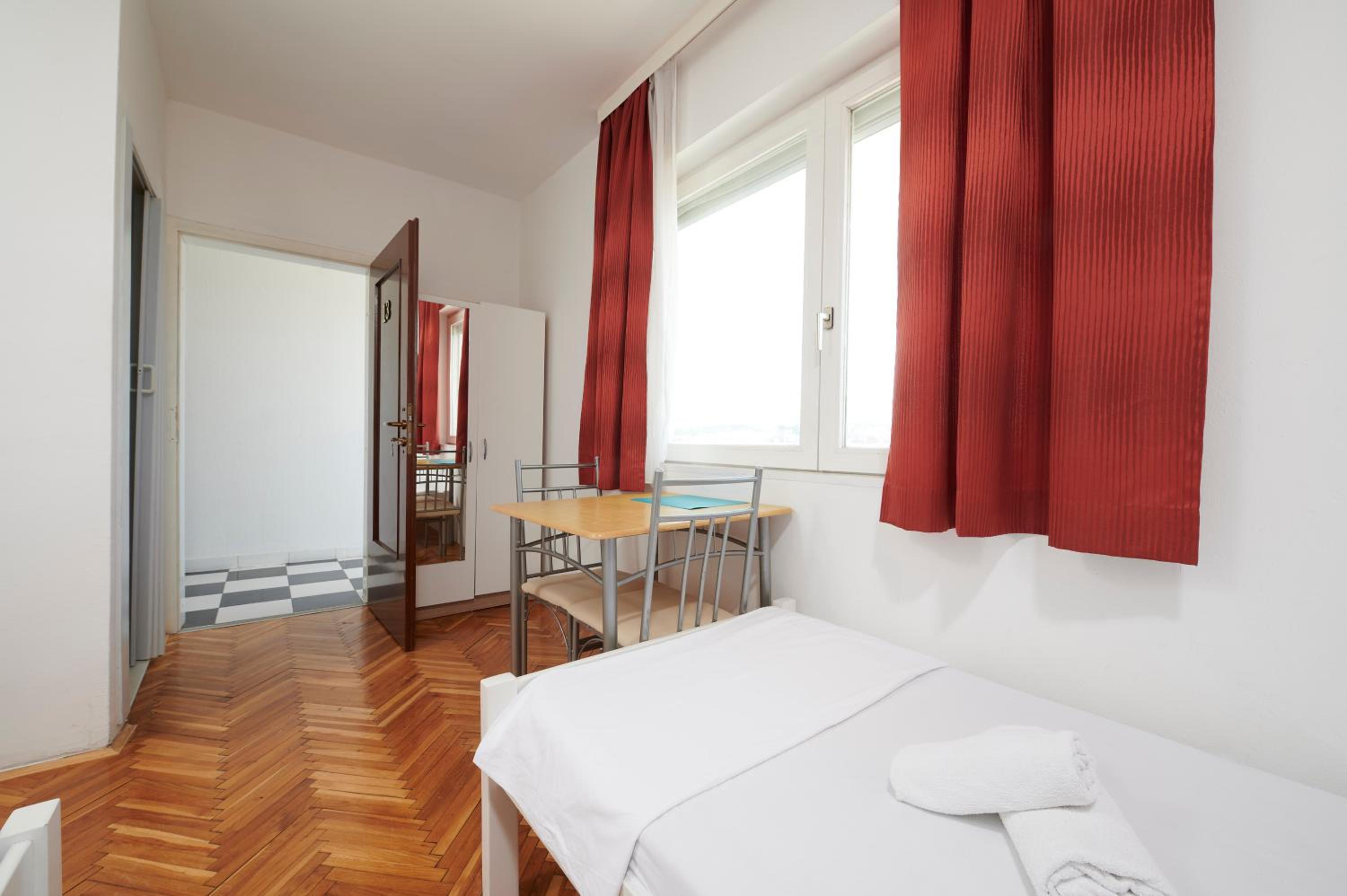 Studio (3 Adults)
