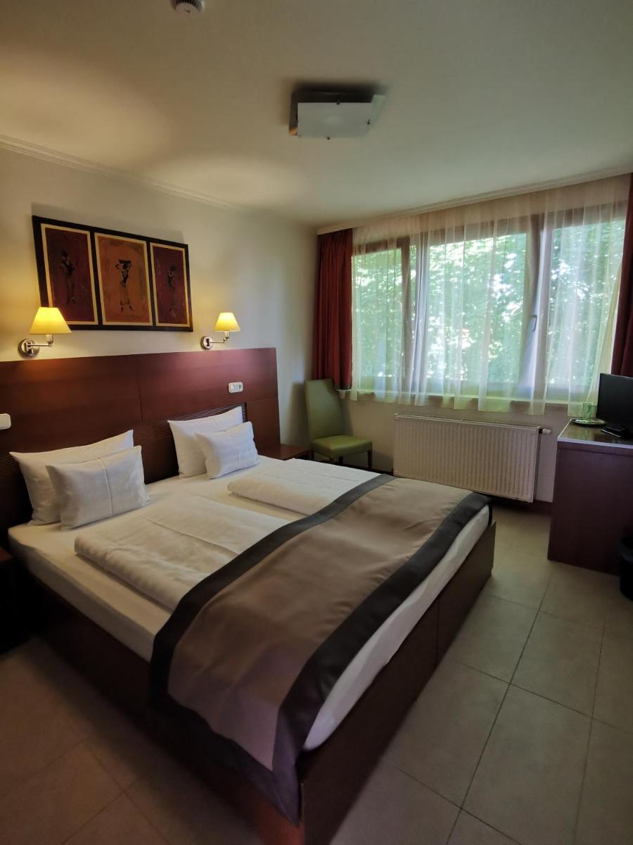 Standard Double Room - Photo 2