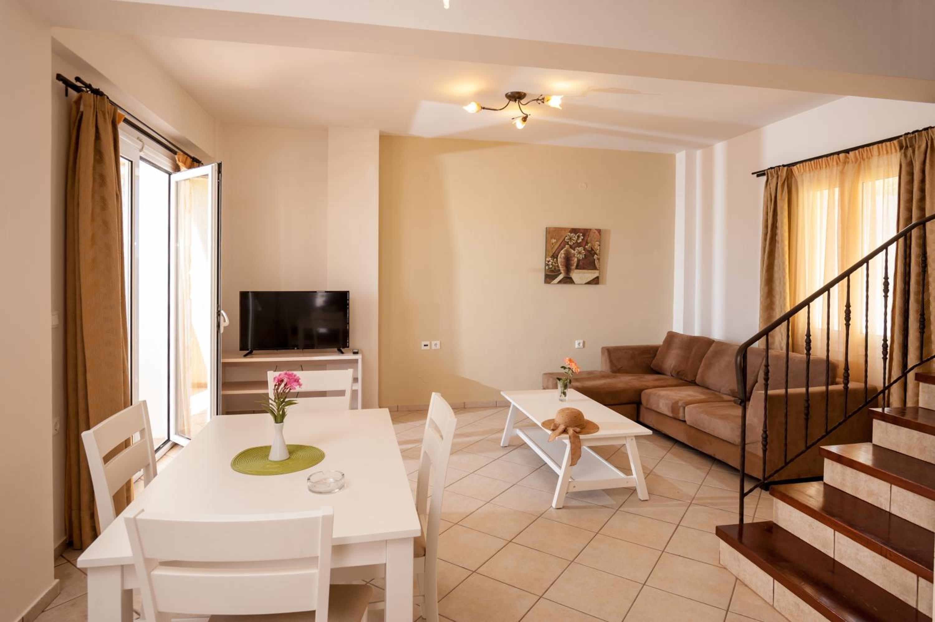 Deluxe Family Suite photo 2