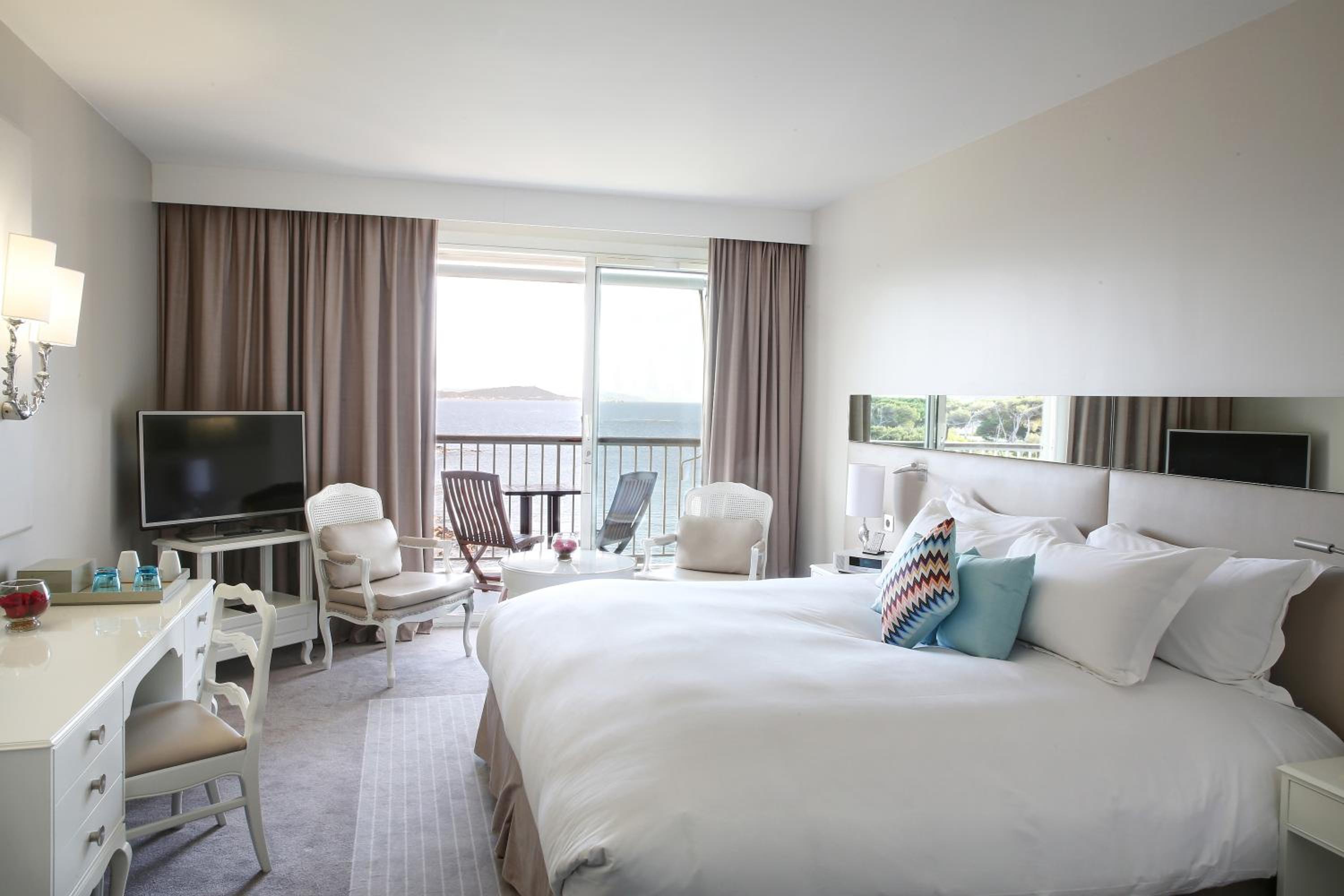 Superior Double Room with Sea View - Photo 5