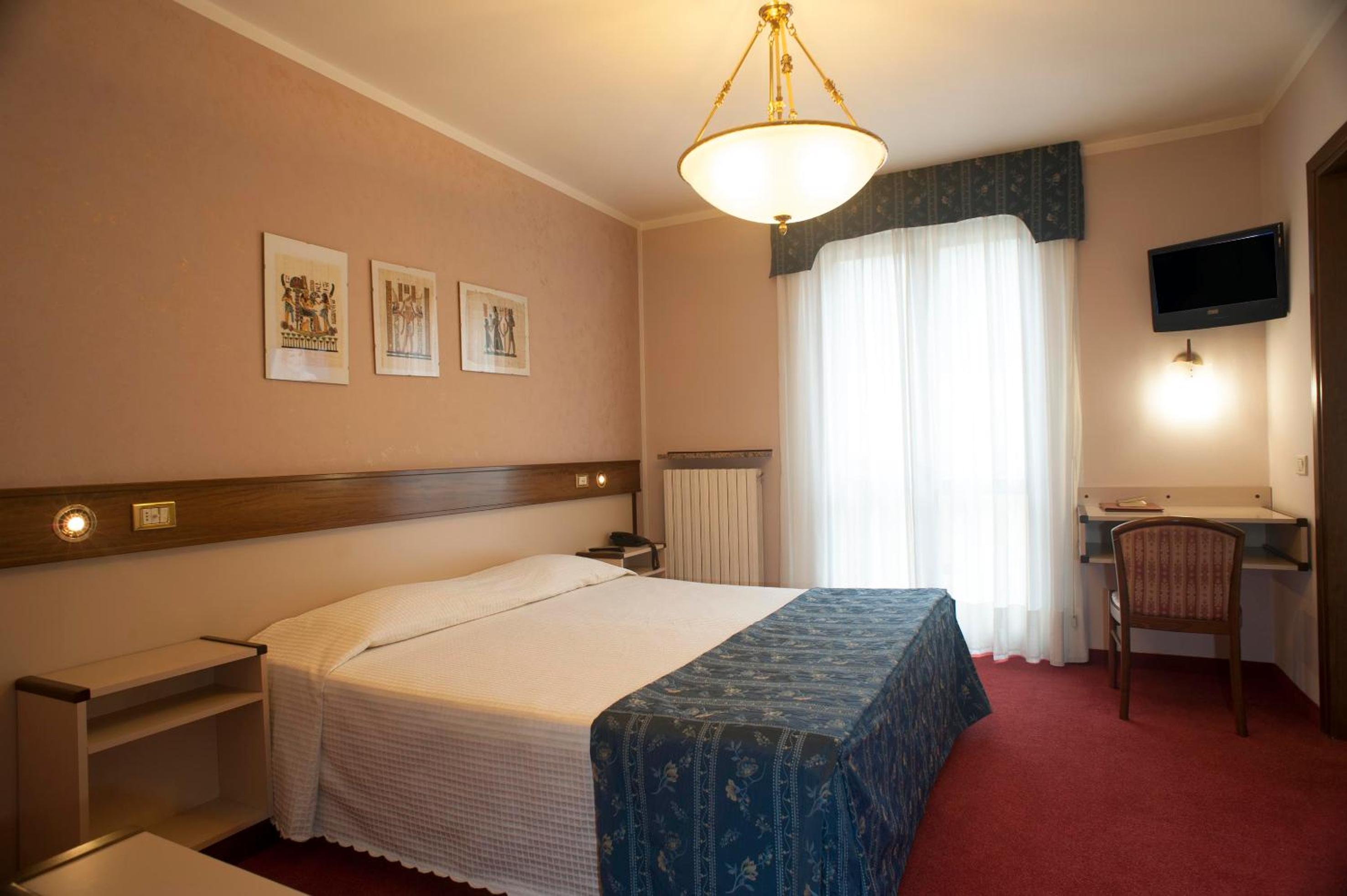 Double Room - Photo 2