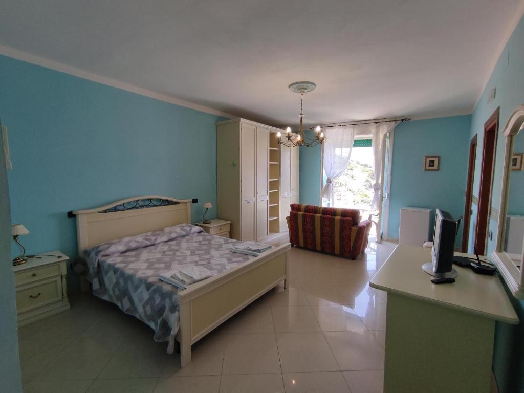 Large Double or Twin Room