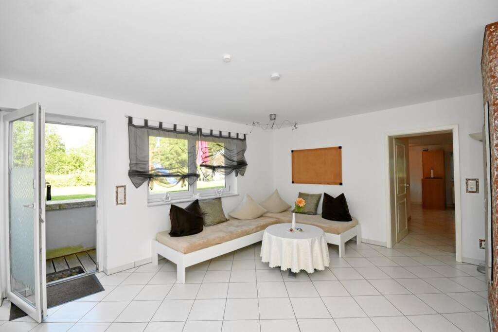 One-Bedroom Apartment - Photo 1