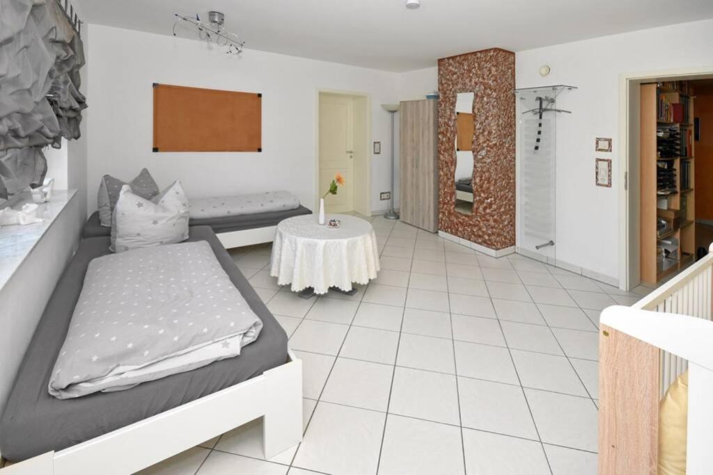 One-Bedroom Apartment - Photo 2