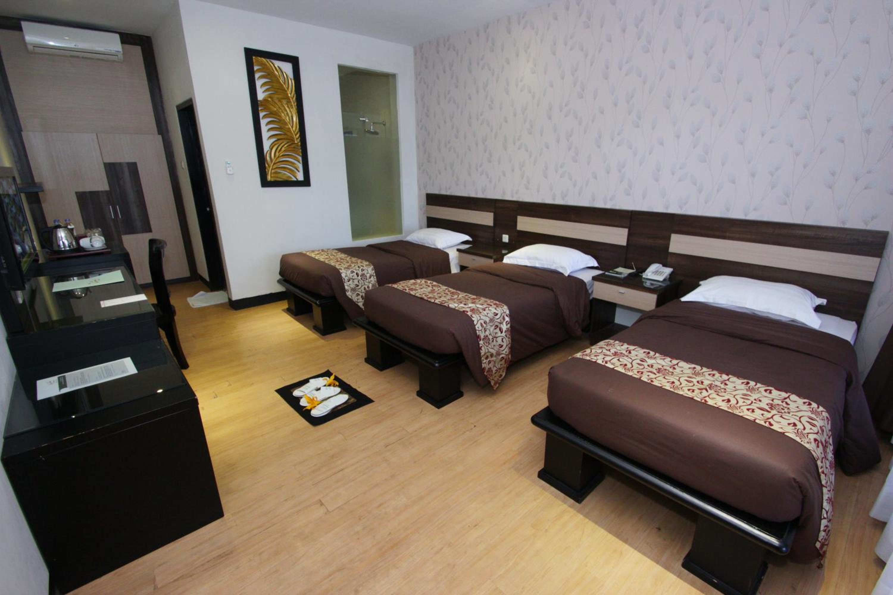 Superior Triple with Twin Bed photo 1