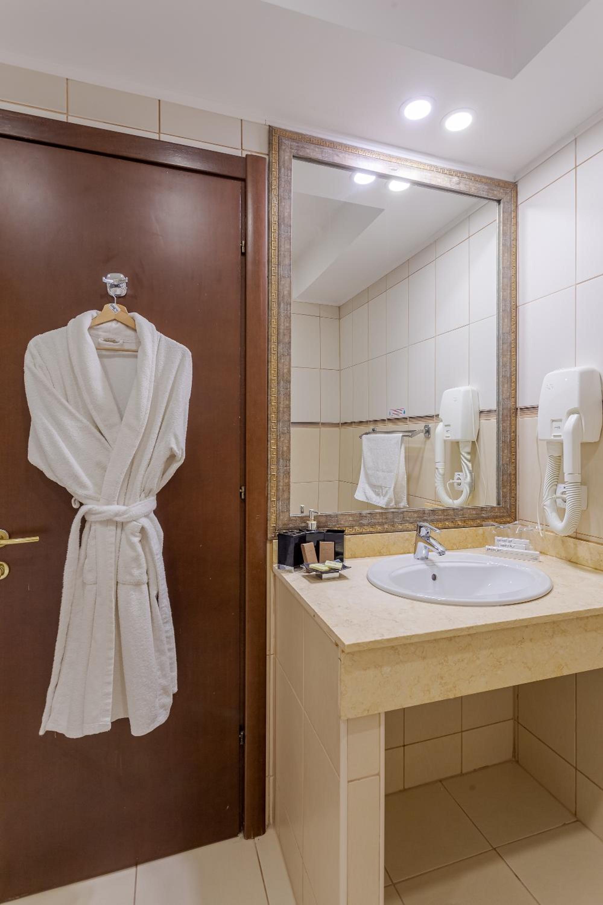 Executive Room - Photo 3