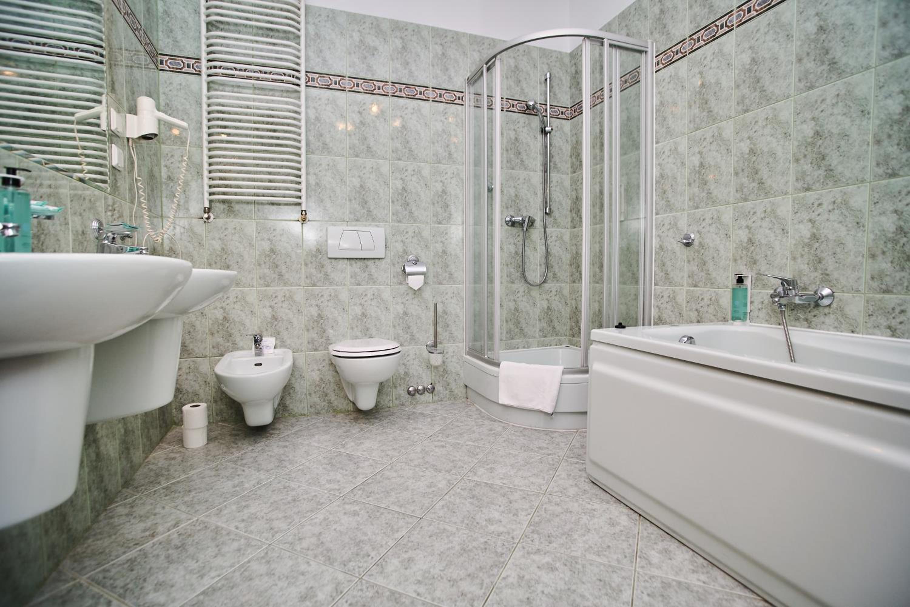 One-Bedroom Apartment - Photo 4