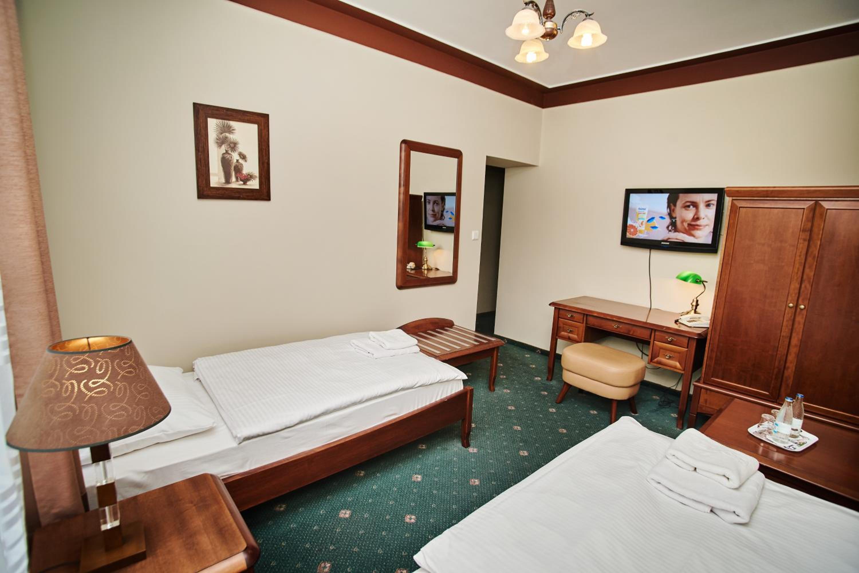 Standard Twin Room - Photo 3