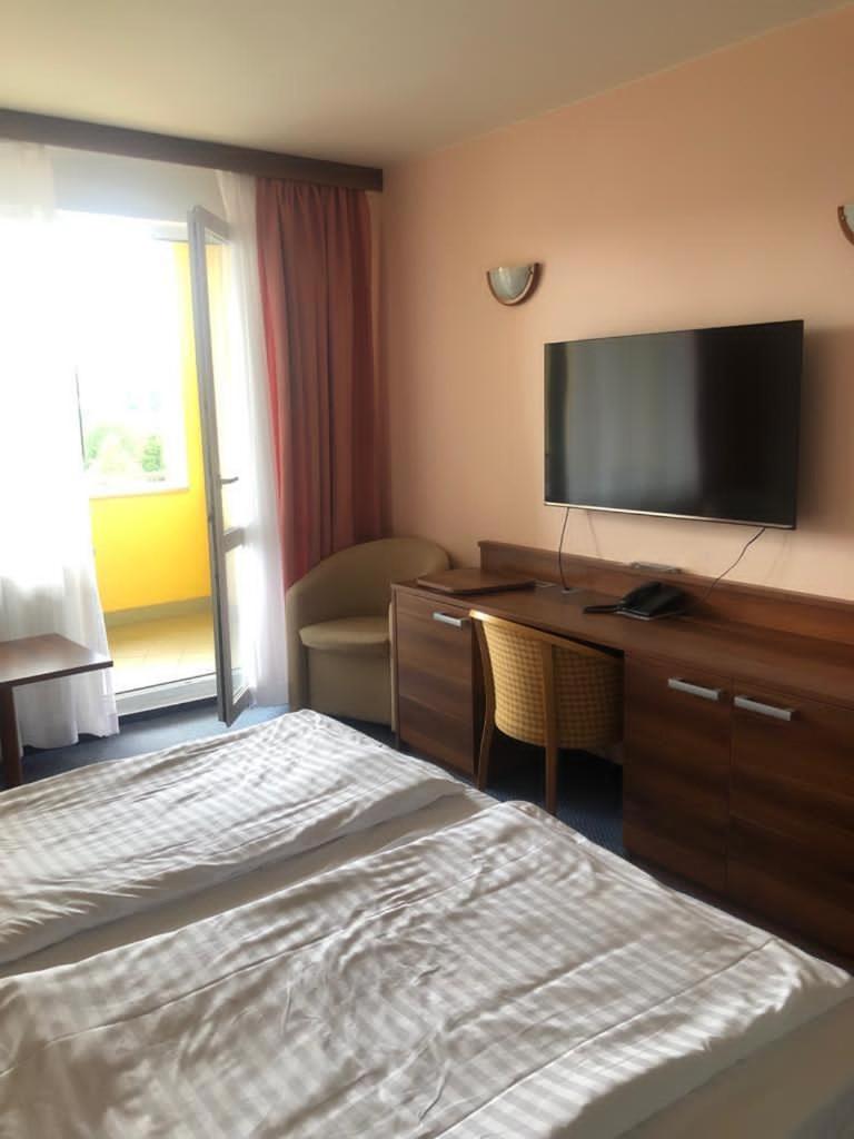 One-Bedroom Apartment - Photo 3