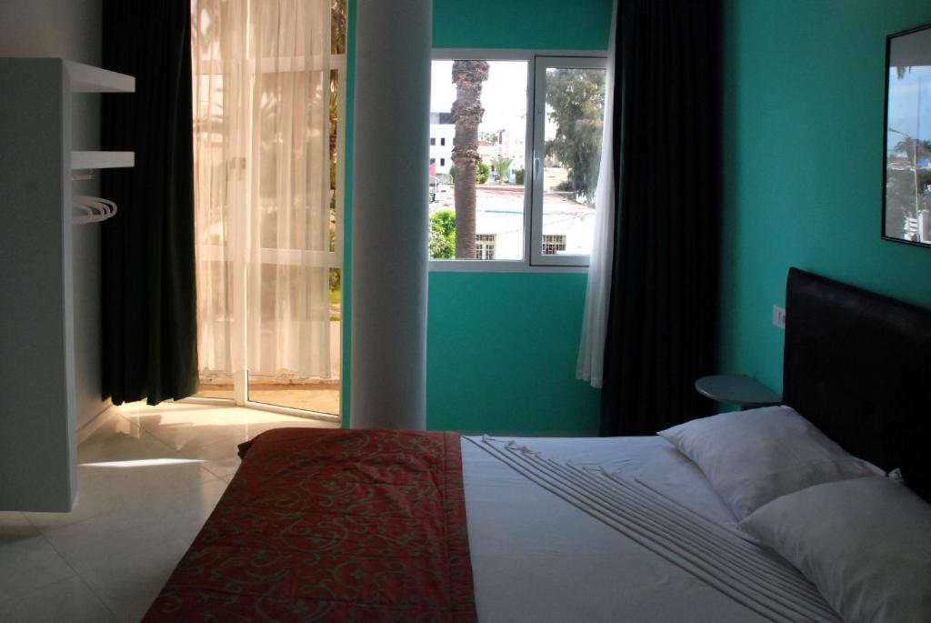 Small Single Room photo 2