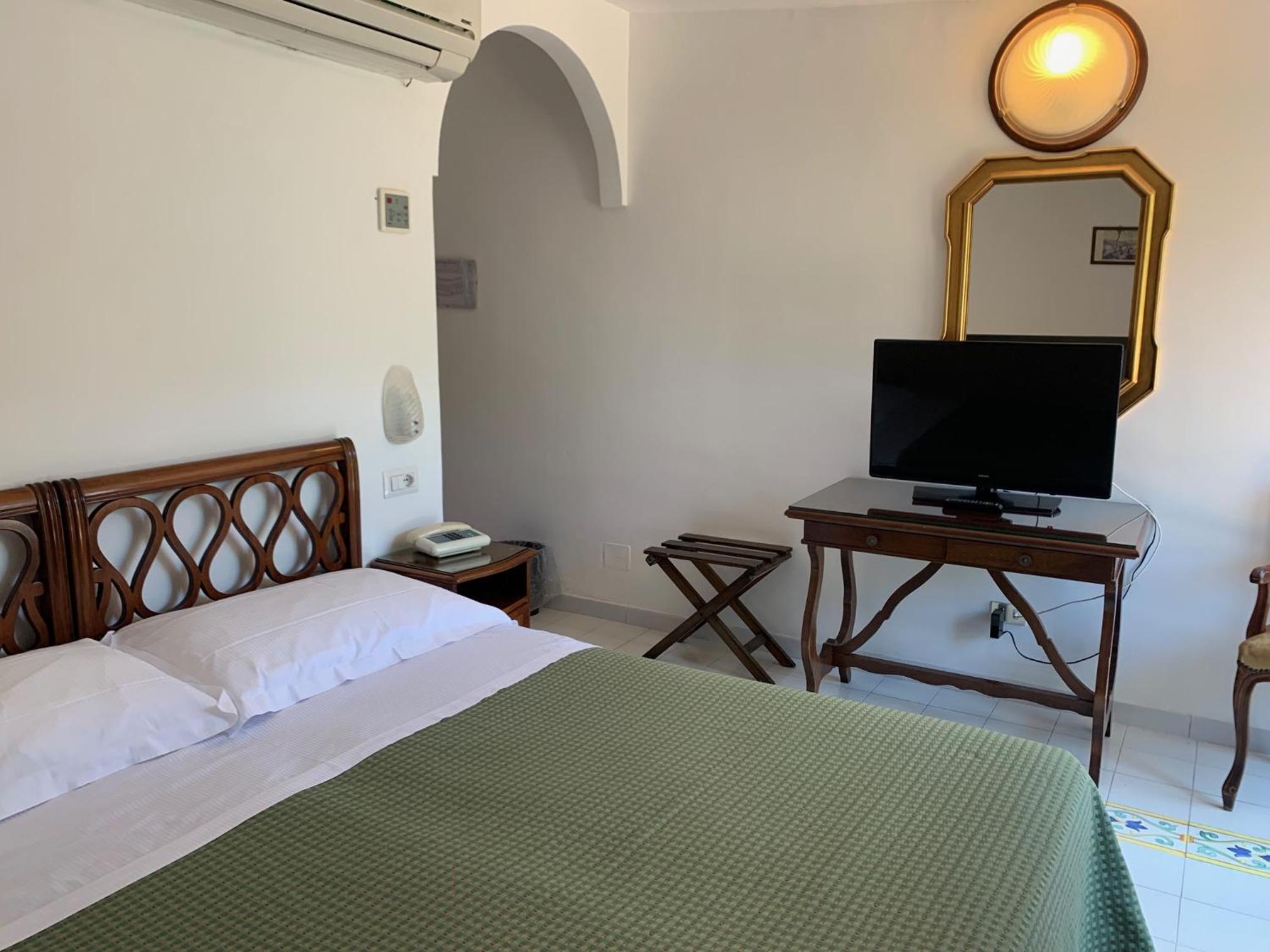 Economy Double Room photo 3