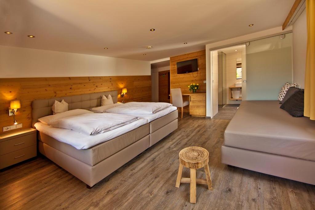 Superior Double Room with Balcony - Photo 2