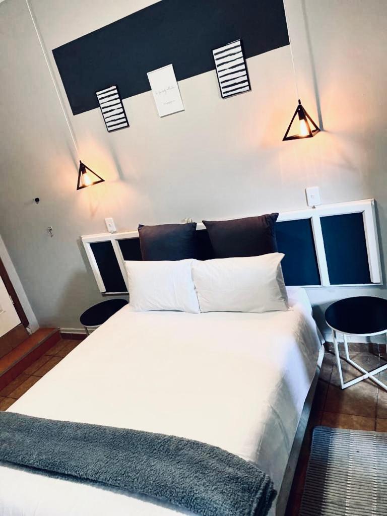 Double Room with Private Bathroom - Photo 7