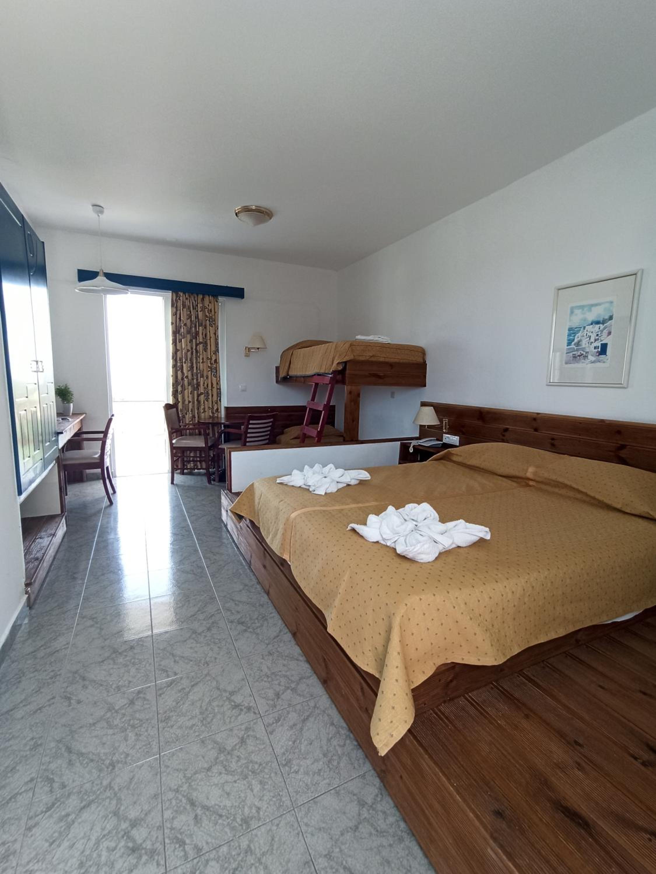 Family Room - Photo 4