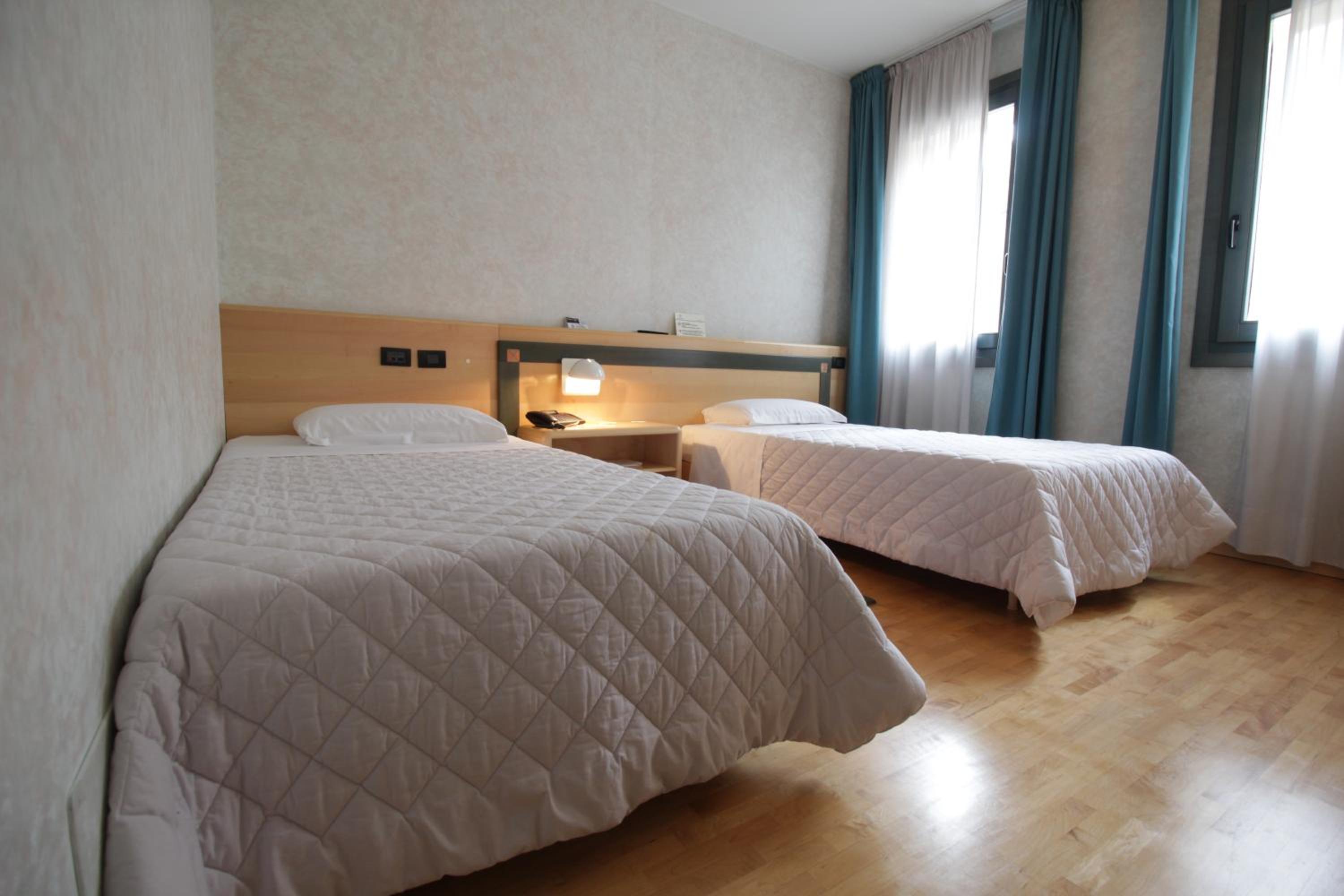 Standard Triple Room photo 3