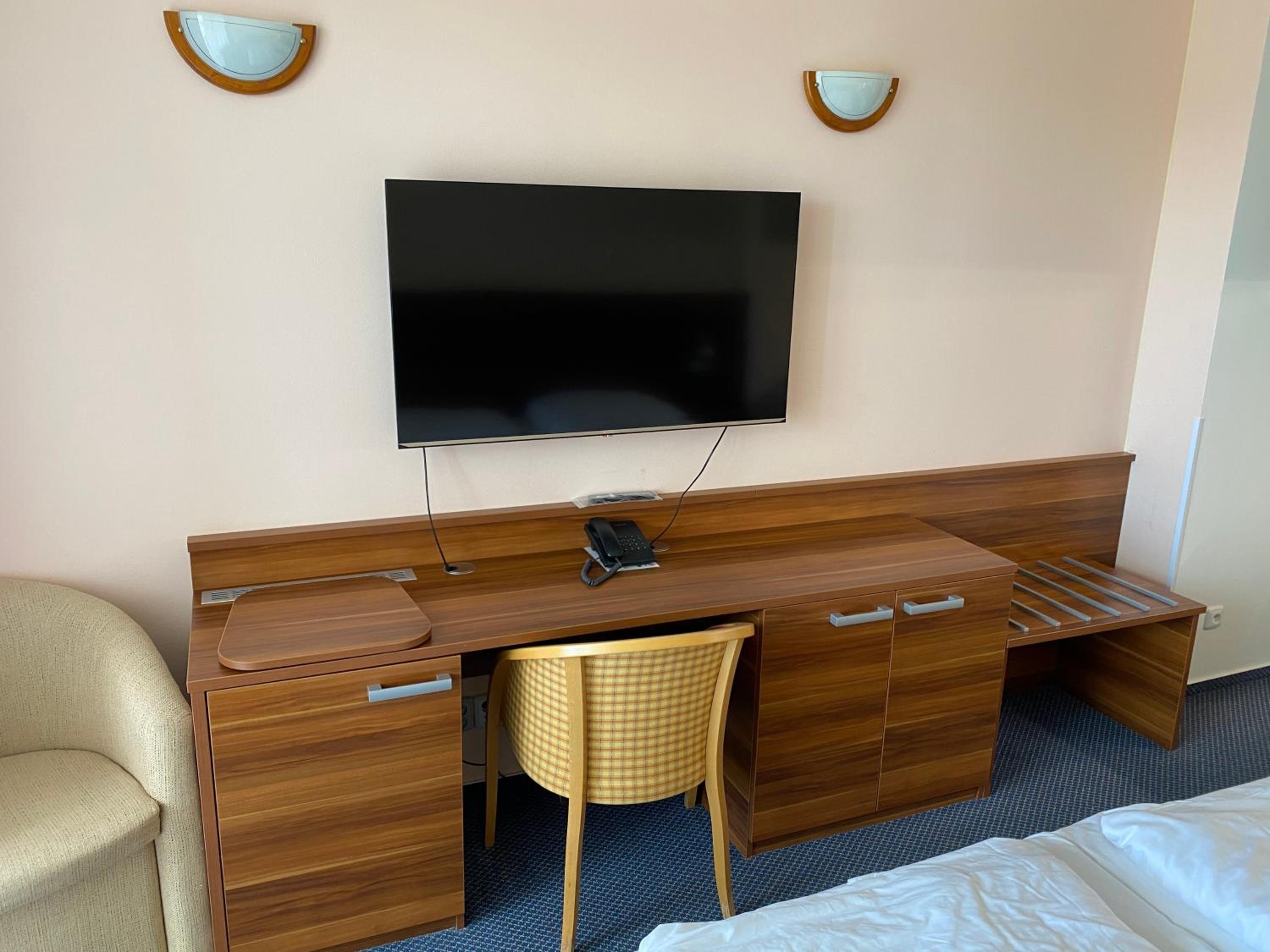 One-Bedroom Apartment - Photo 11