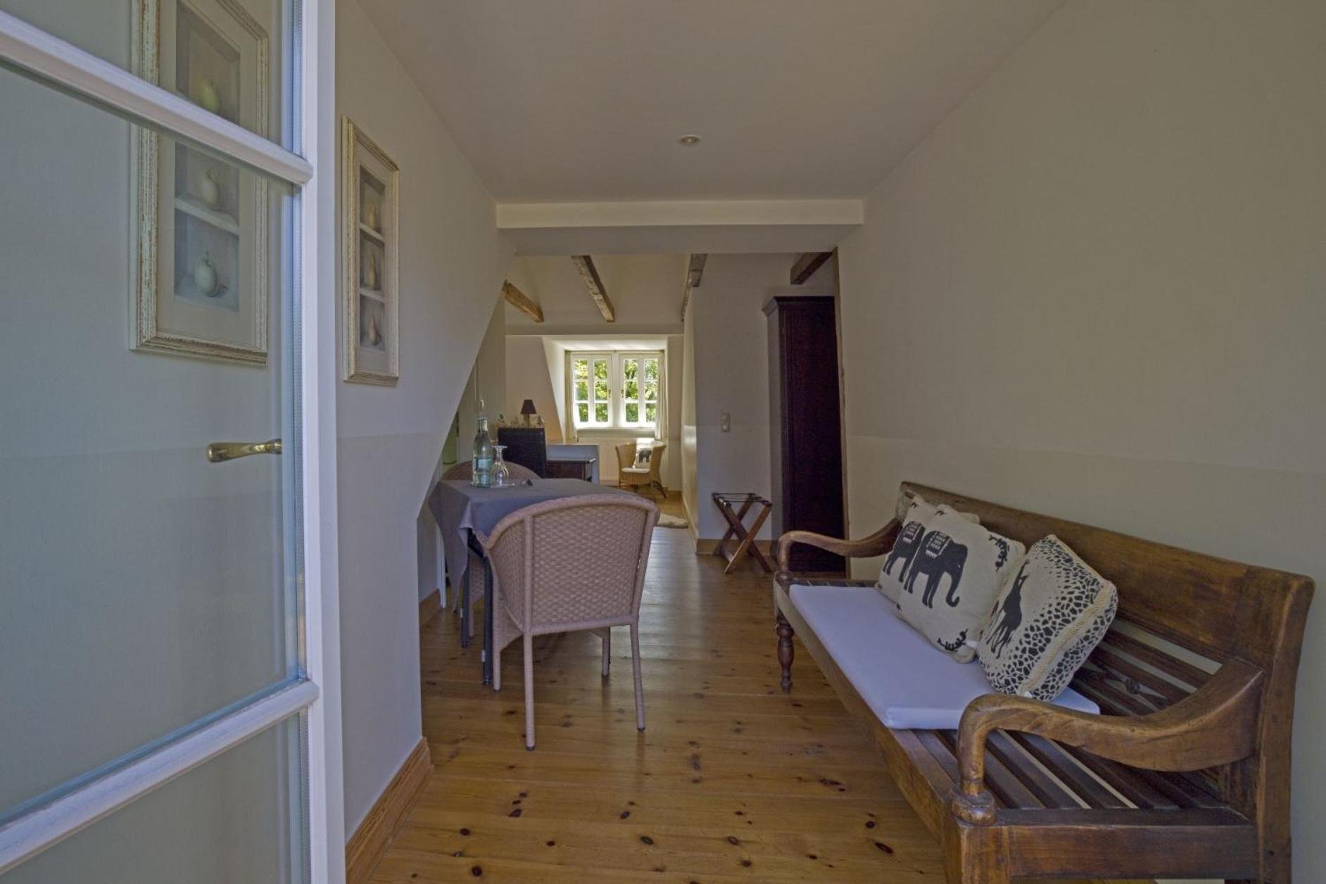 Double Room with Balcony - Photo 3