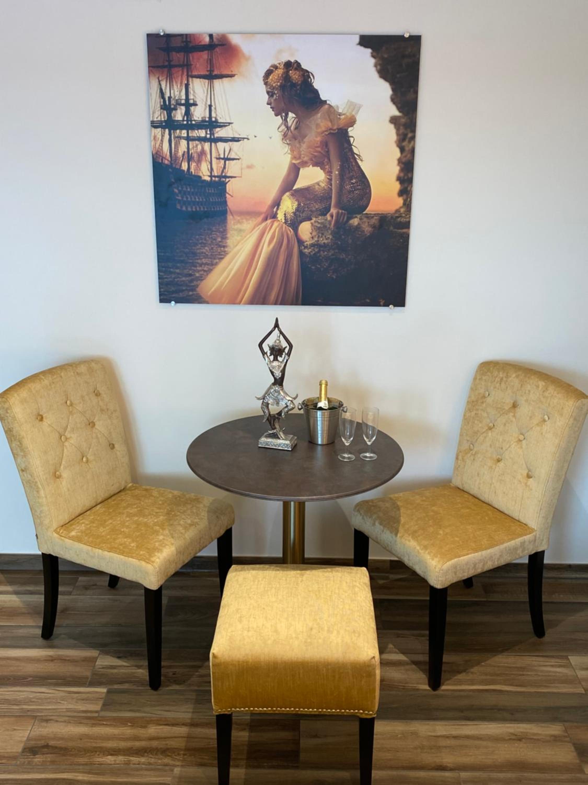 Family Room - Disability Access - Photo 14