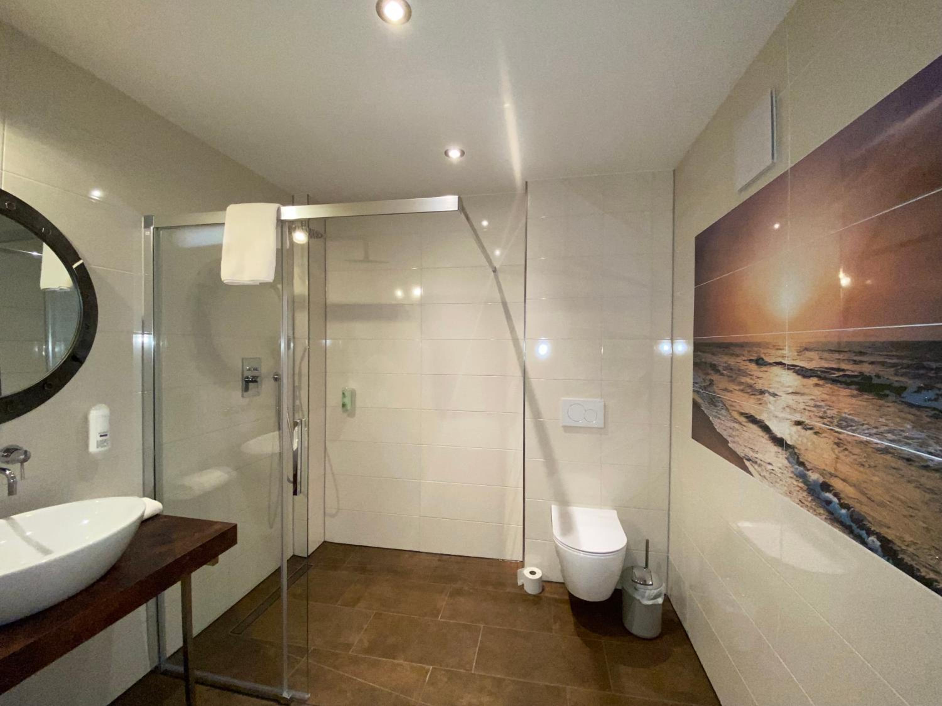 Family Room - Disability Access - Photo 2