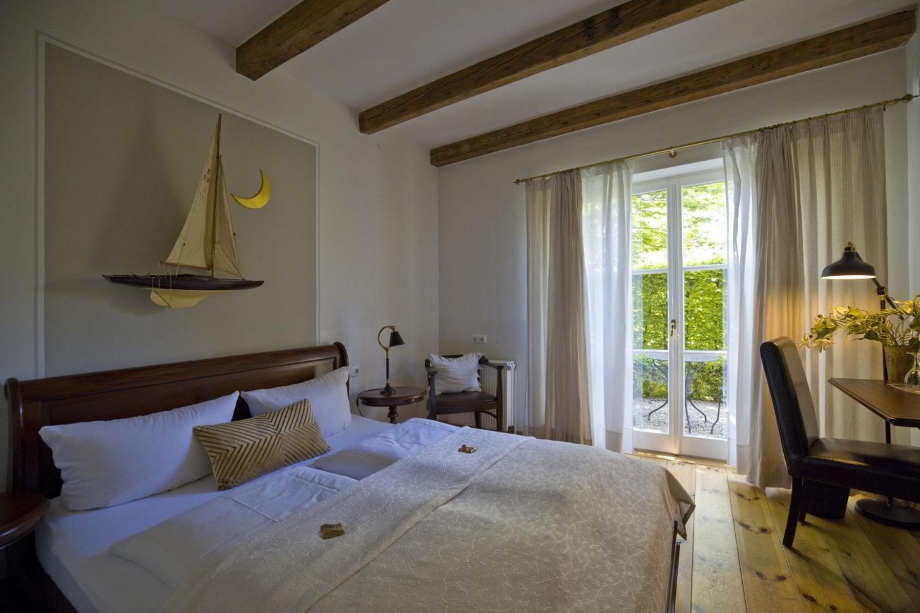 Standard Double Room - Photo 8