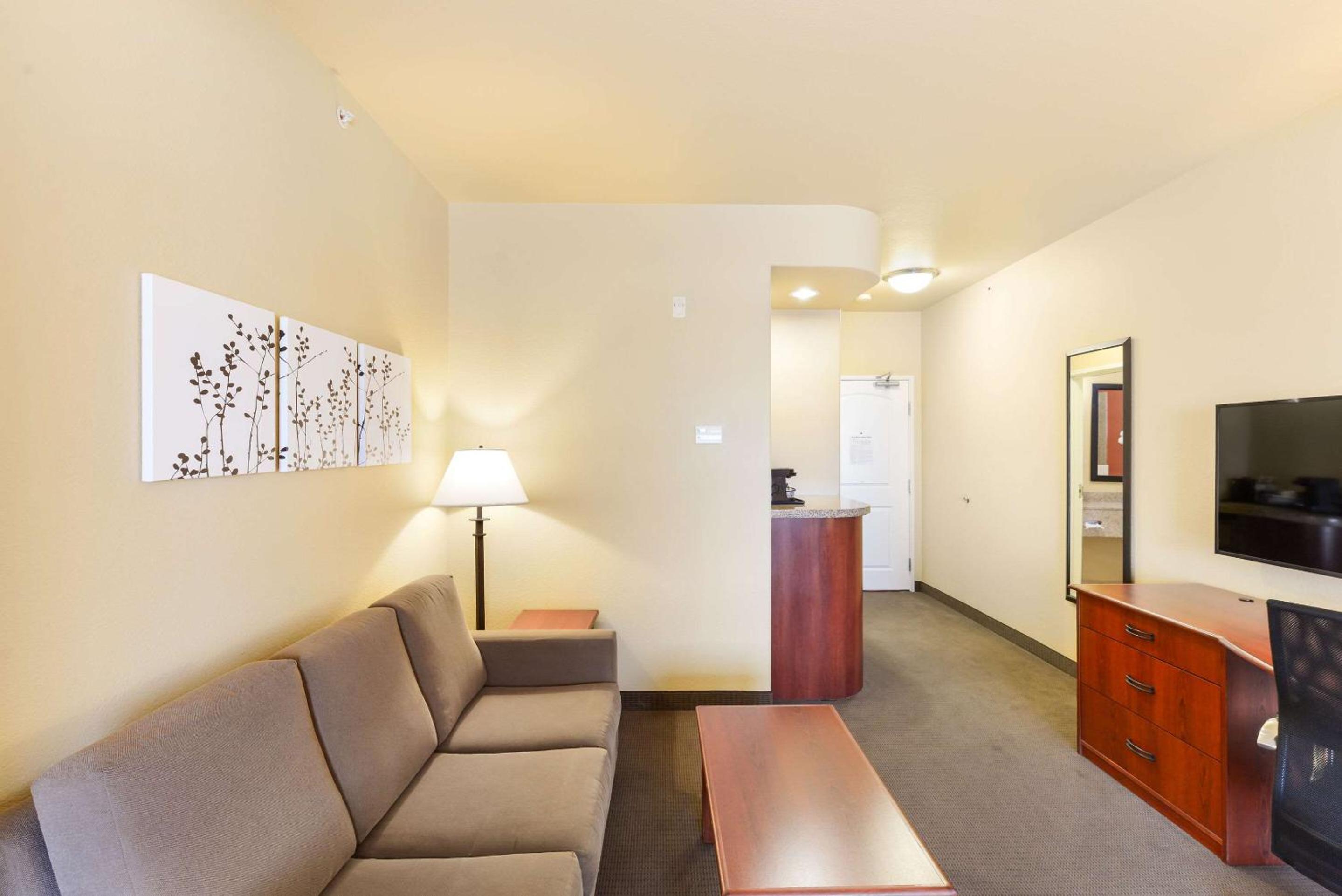 King Suite - Photo 3
