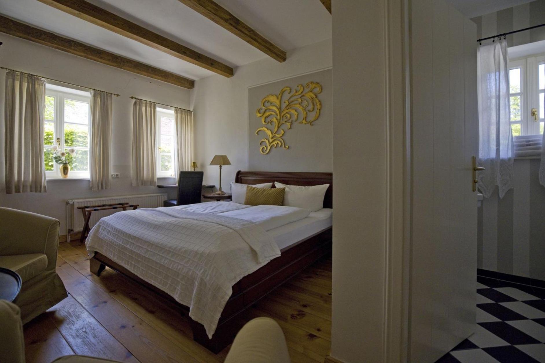 Standard Double Room - Photo 7