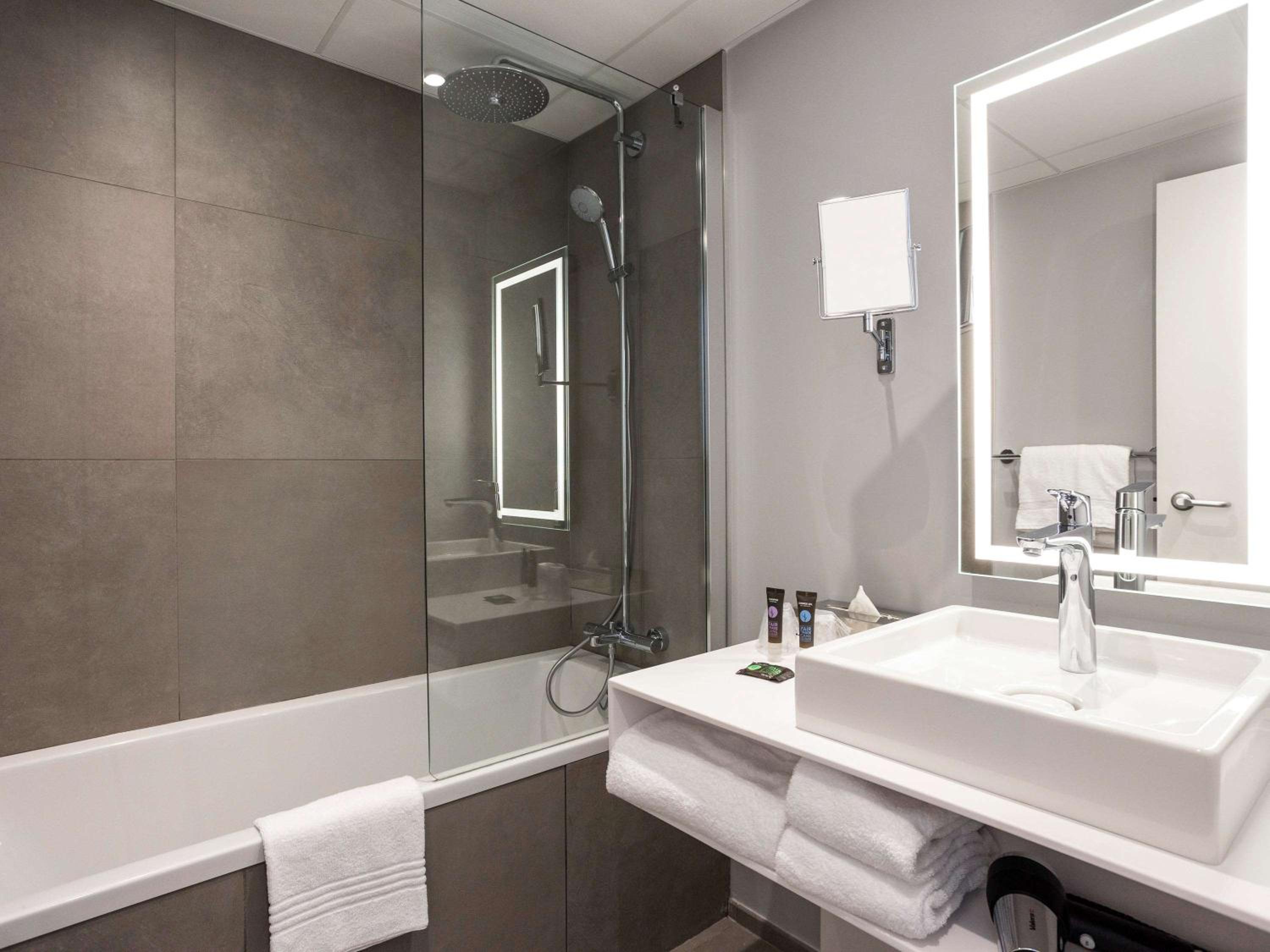 Junior Suite with One Double Bed And Sofa - Photo 3