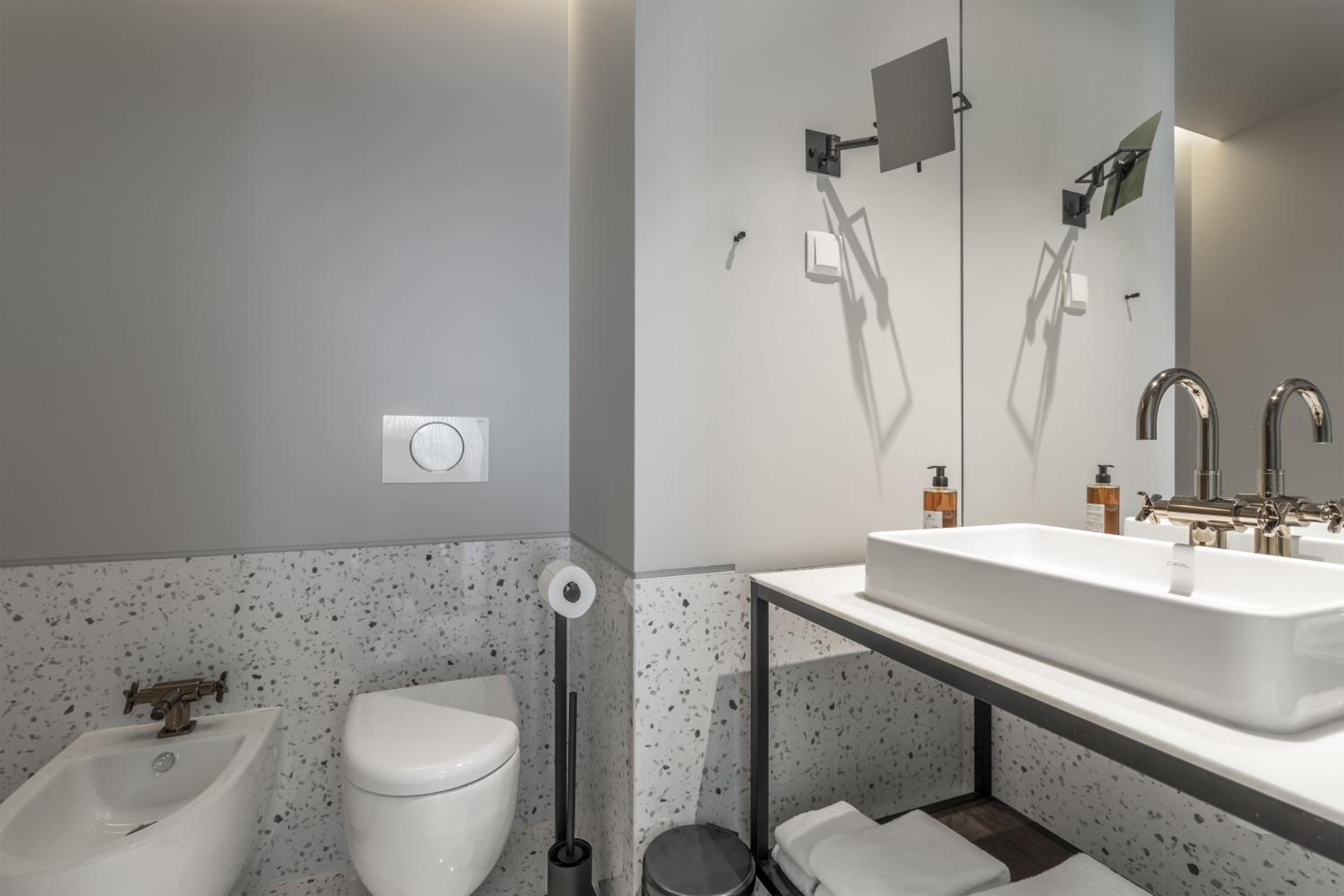 City Junior Suite thumbnail 6
