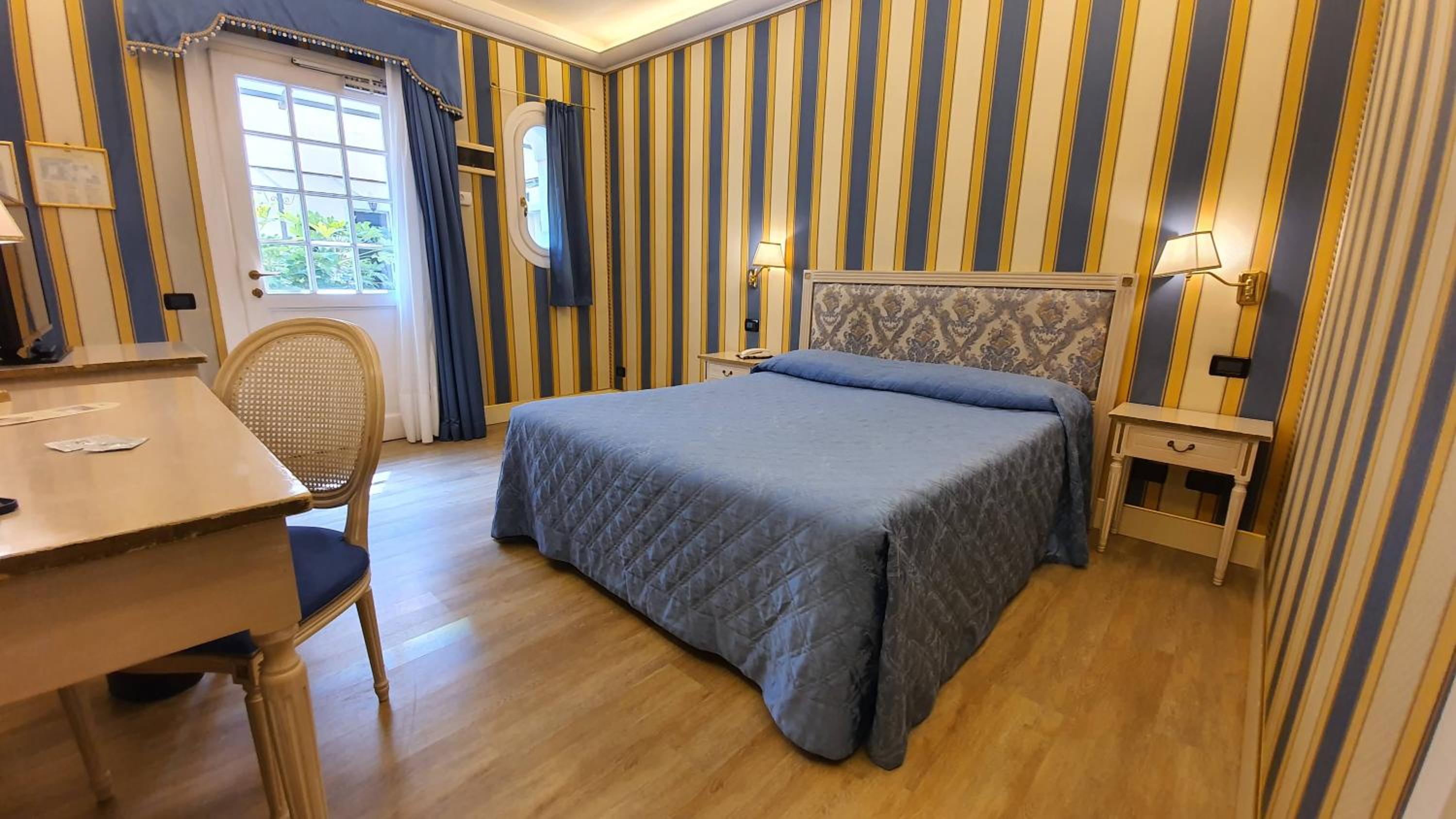 Double Room with Patio - Photo 5