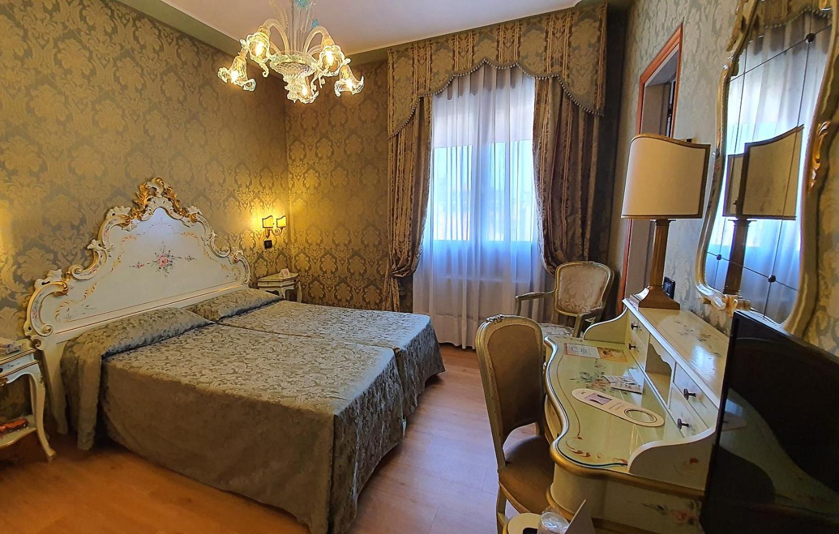Superior Queen Room
