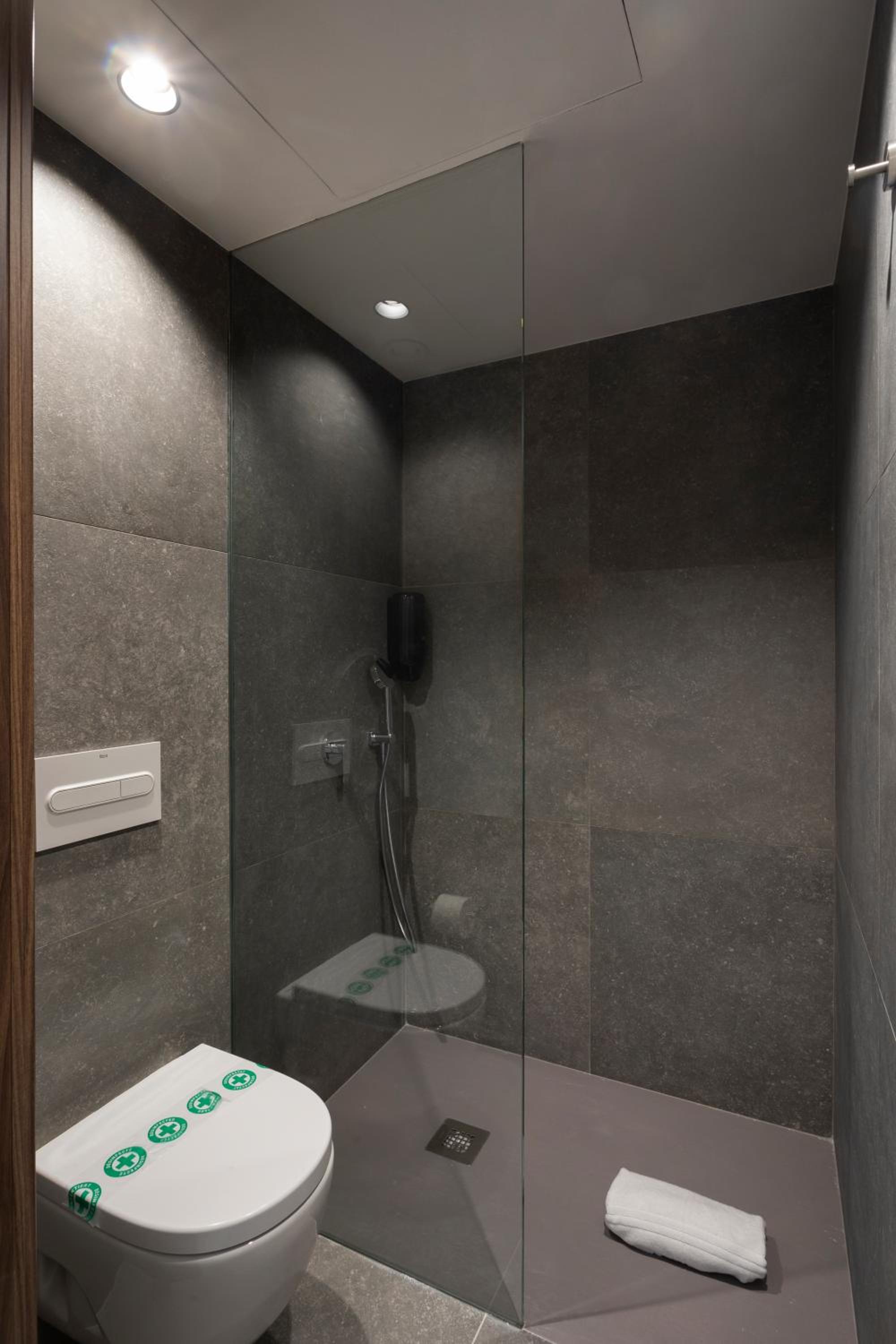 One-Bedroom Apartment - Photo 10