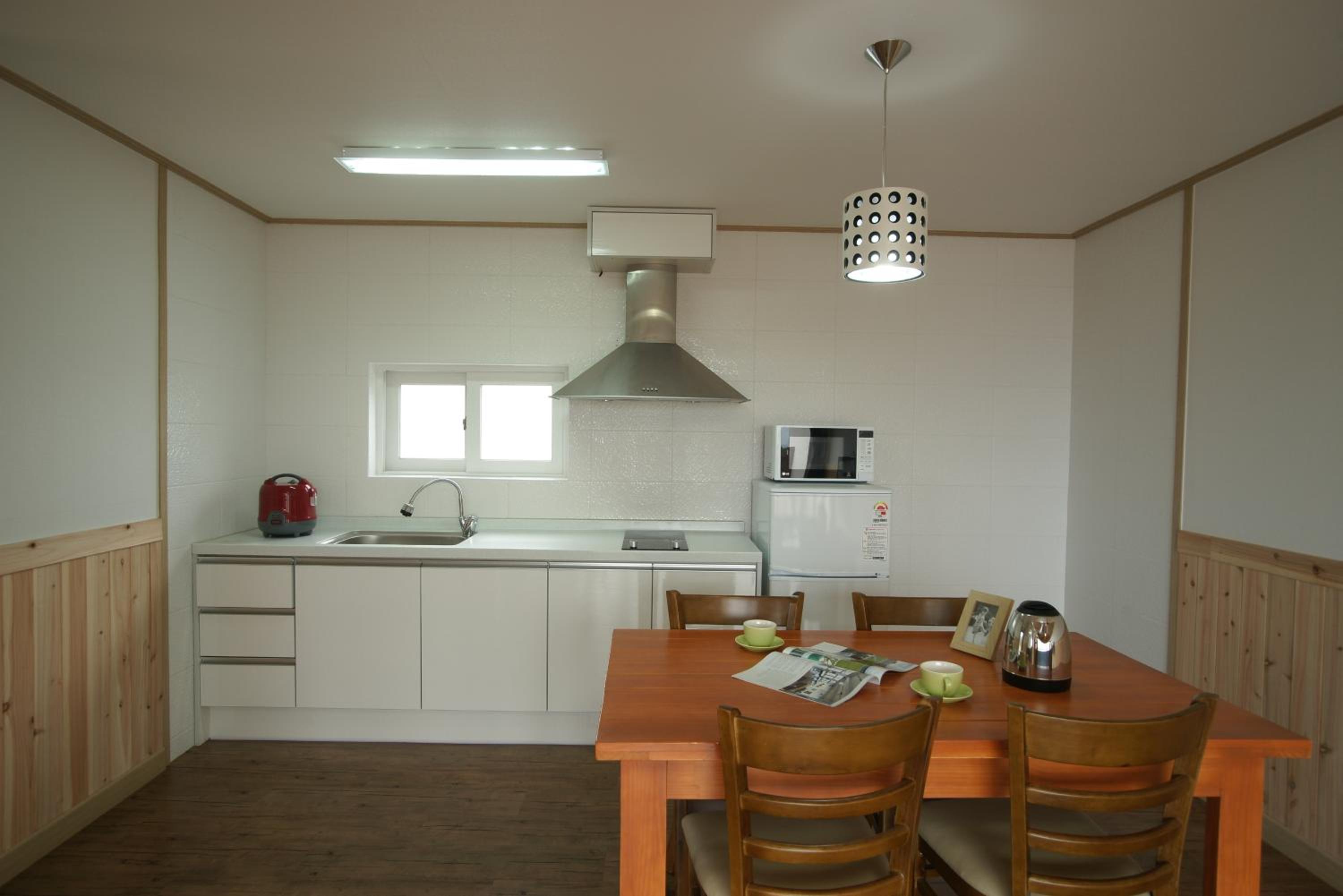 One-Bedroom House - Photo 5