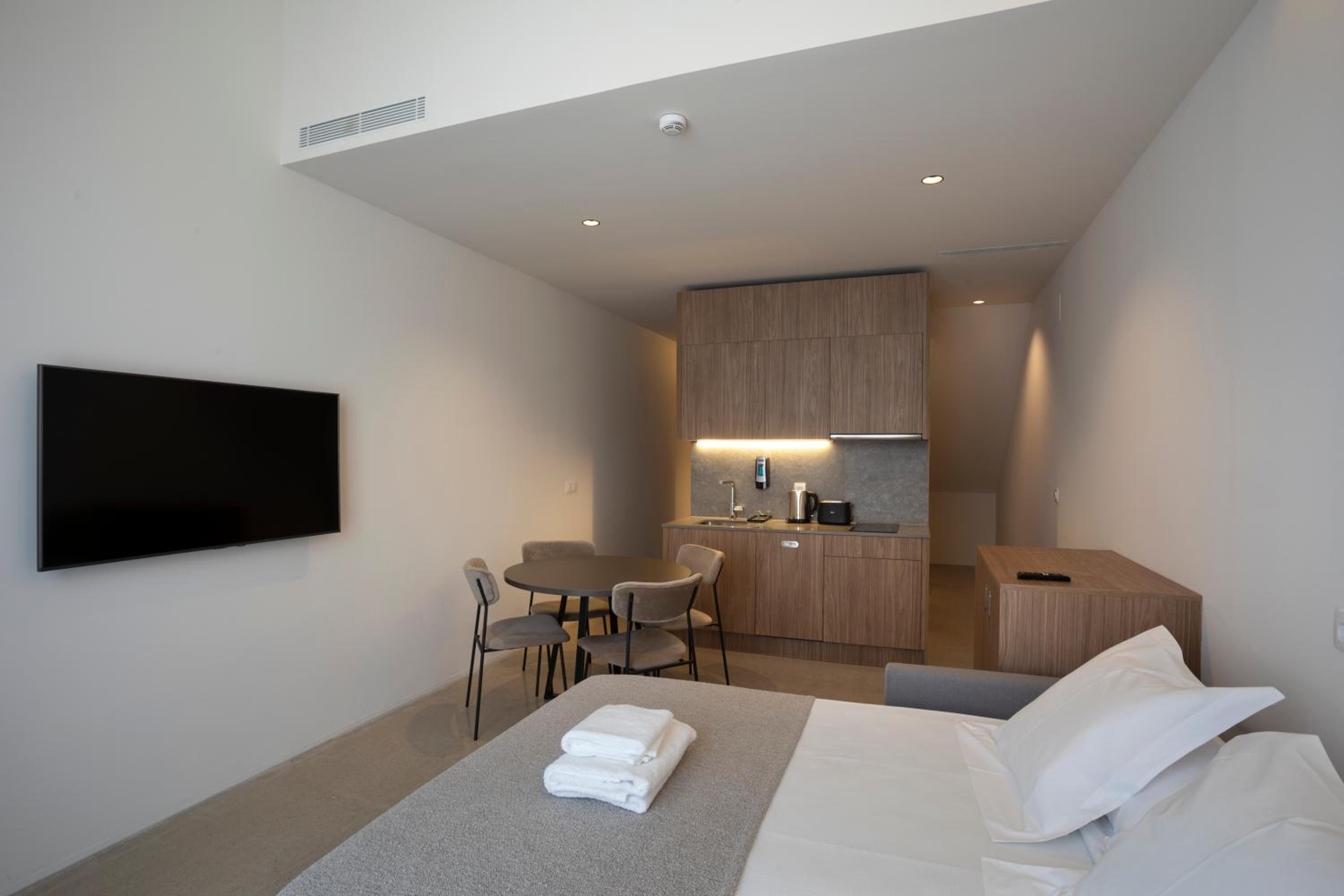 One-Bedroom Apartment - Photo 20